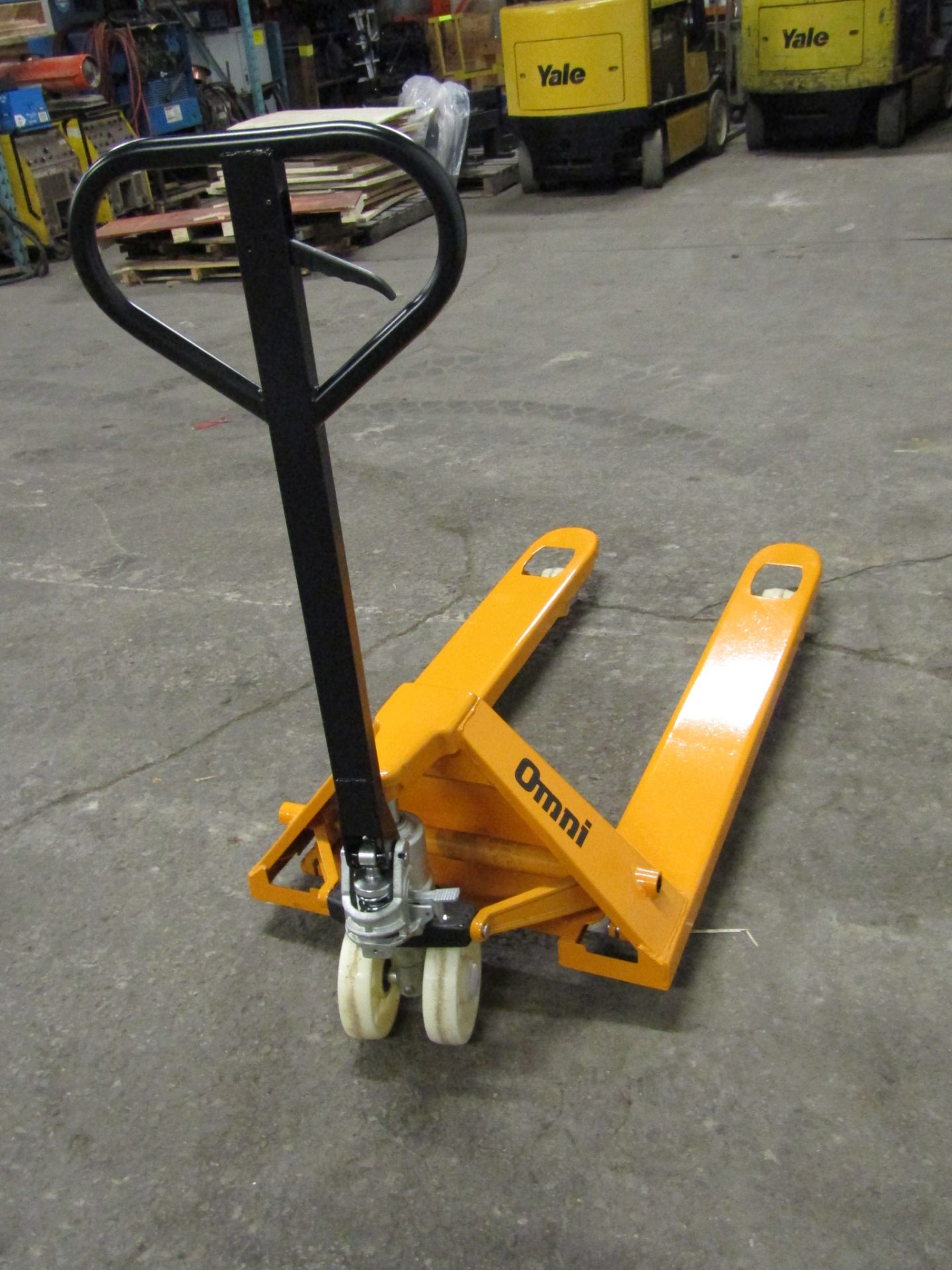 Omni Pump Truck / Hydraulic Pallet Jack - MINT UNSED - 5000lbs capacity - Image 2 of 2