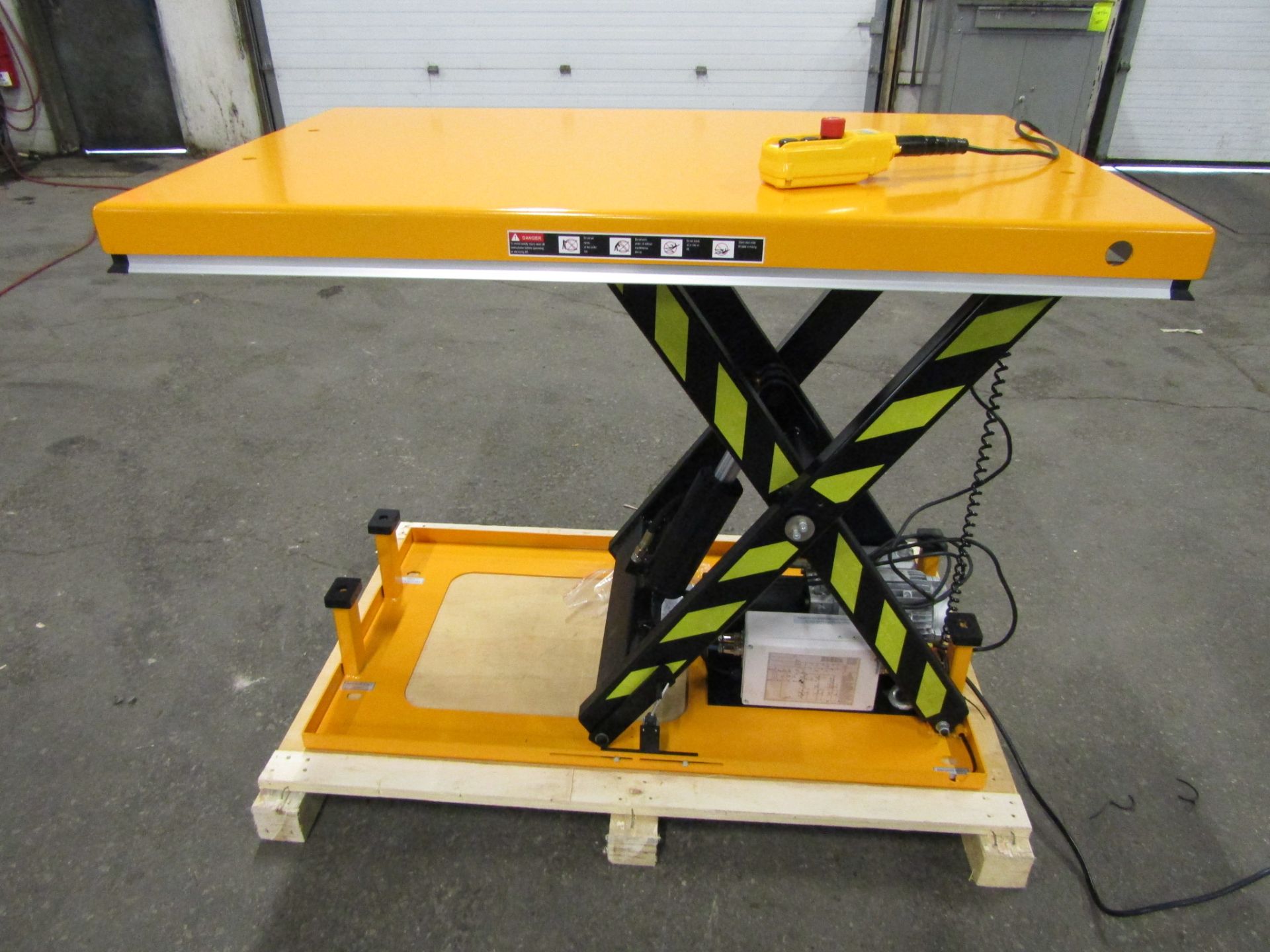 Omni Hydraulic Lift Table 32" x 52" x 40" lift - 2000lbs capacity - MINT - 115V