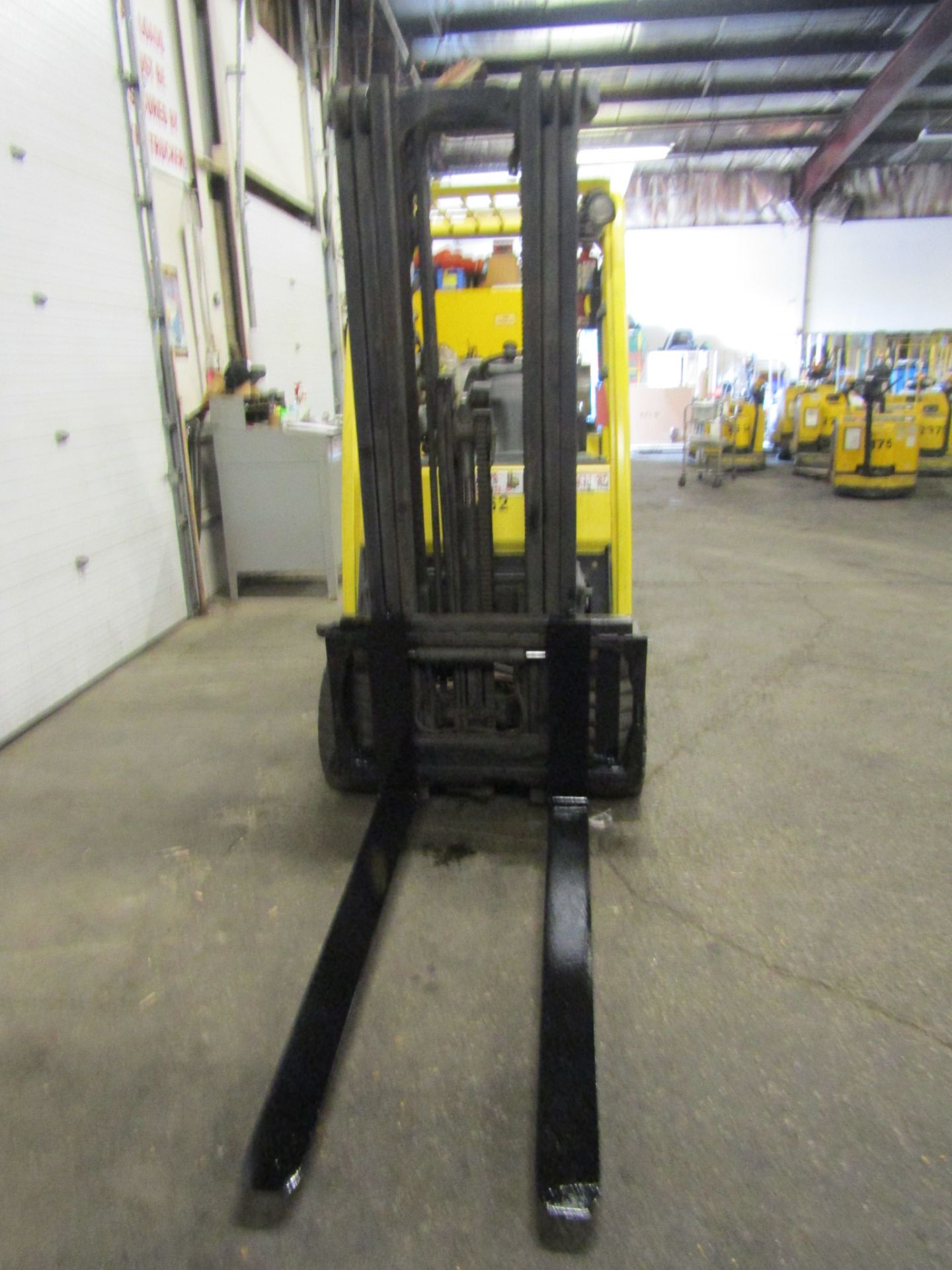 2011 Hyster 6000lbs Capacity Forklift with 3-stage mast - LPG (propane) with sideshift (no propane - Image 2 of 2