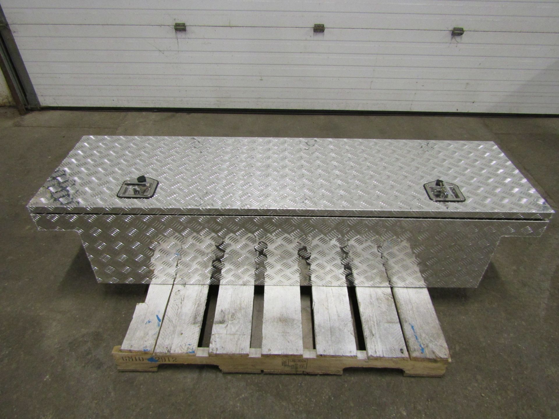 Large Aluminium Heavy Duty Truck Tool Box / Jobbox Unit - 71 INCHES WIDE - Brand New MINT - Image 3 of 4