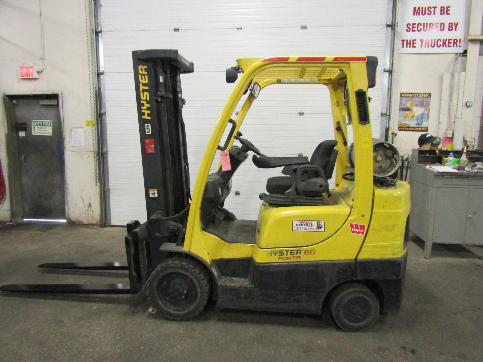 2011 Hyster 6000lbs Capacity Forklift with 3-stage mast - LPG (propane) with sideshift (no propane