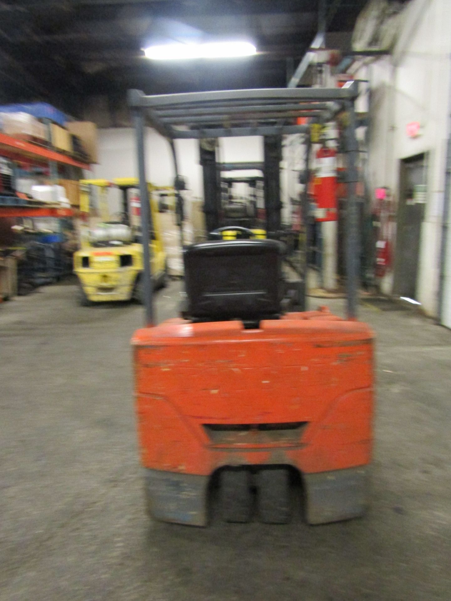 Toyota Electric Forklift 3500lbs capacity with 3-stage Mast with Sideshift, 3-wheel unit with - Image 2 of 3