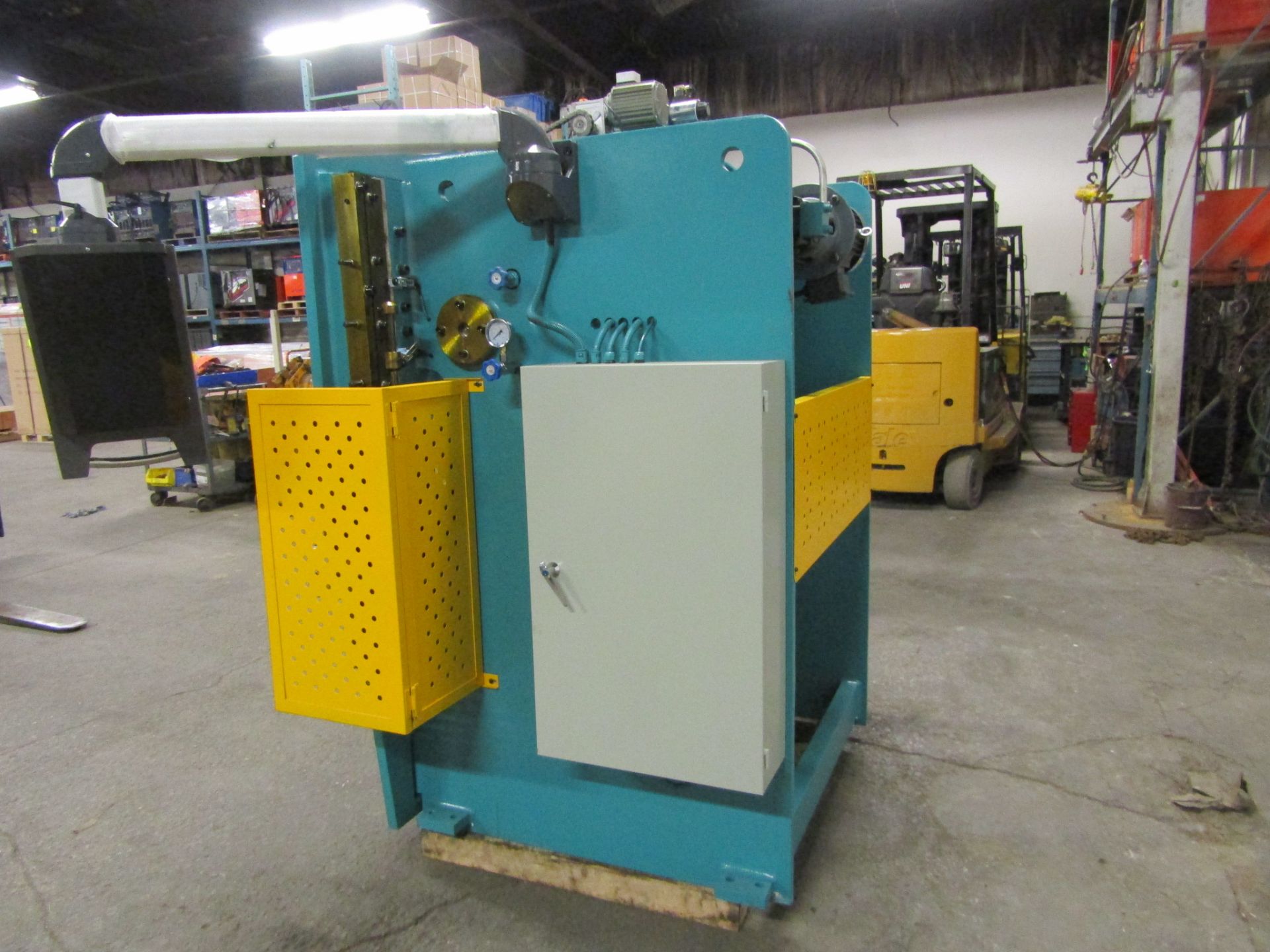 Bernardo Hydraulic Press Brake 40 ton capacity 60" bed - 220V 3 phase with CNC back gauge and CNC - Image 5 of 6