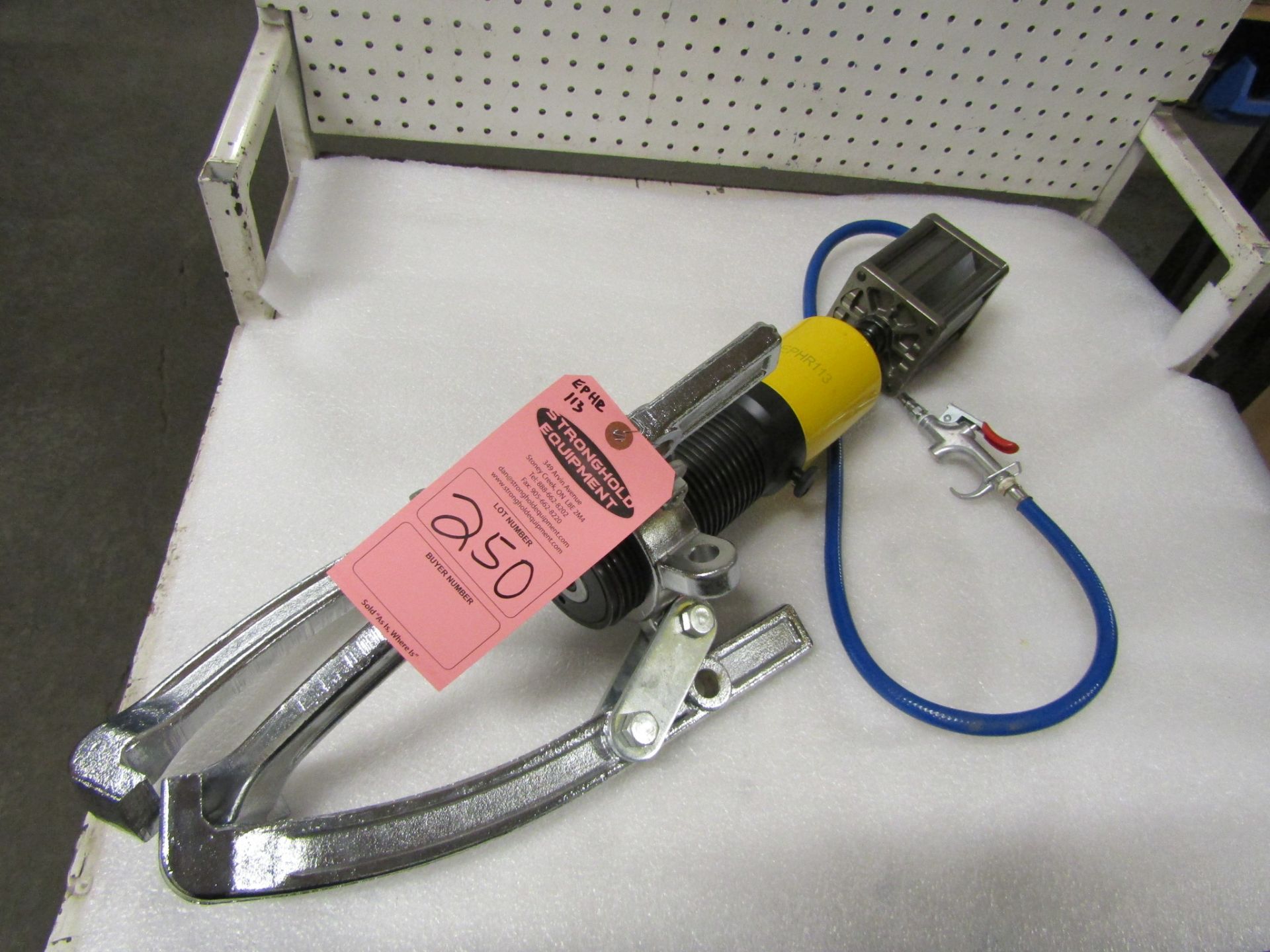 model EPHR113 Pneumatic / Air over Hydraulic Bearing Puller with 20 ton capacity MINT
