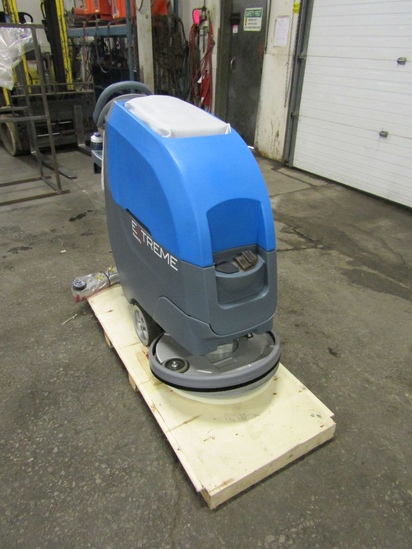 Extreme MINT Walk Behind Floor Sweeper Scrubber Unit model X2 - BRAND NEW with extra pads, digital - Image 3 of 3