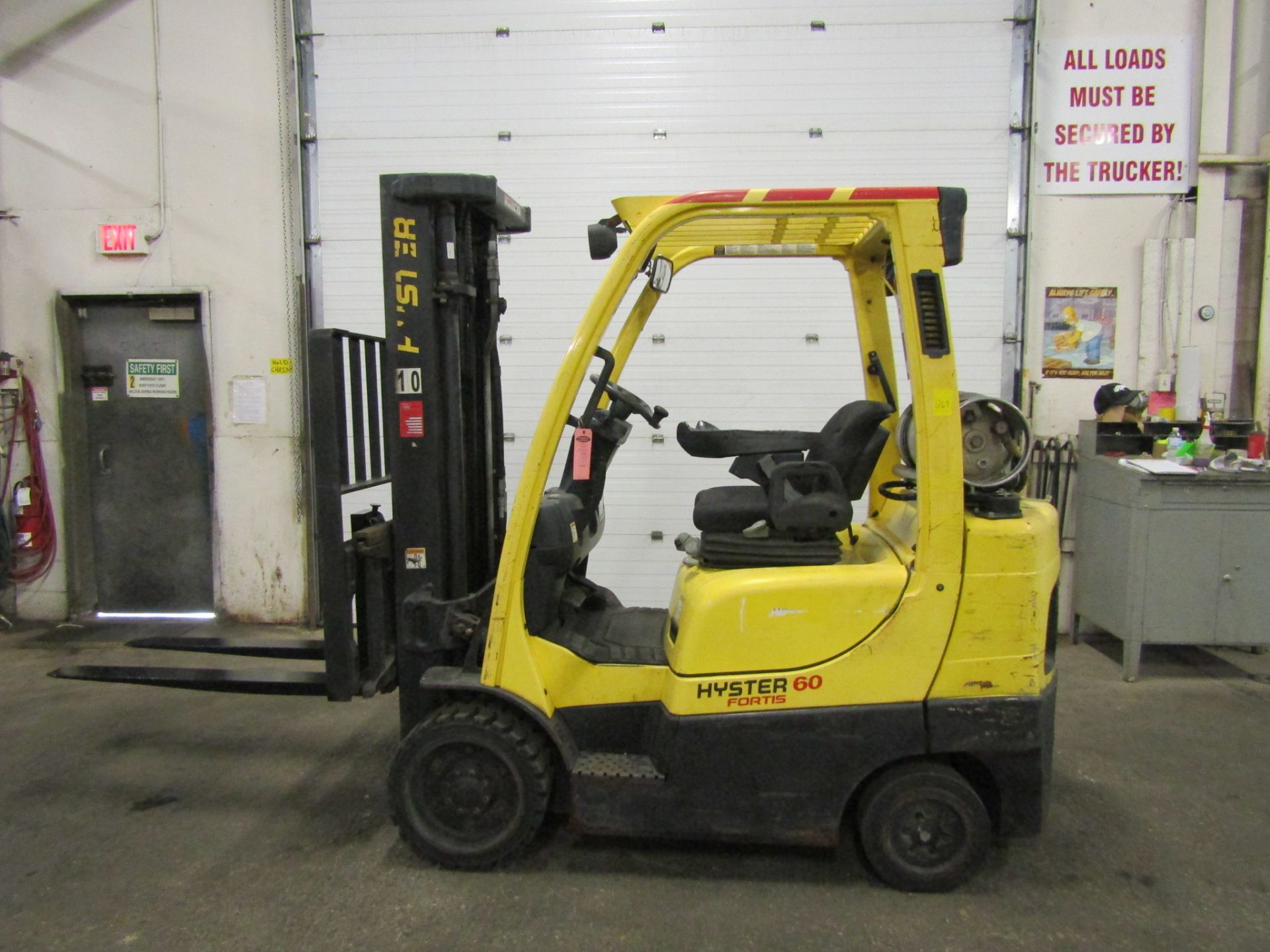 2011 Hyster 6000lbs Capacity Forklift with 3-stage mast - LPG (propane) with sideshift (no propane