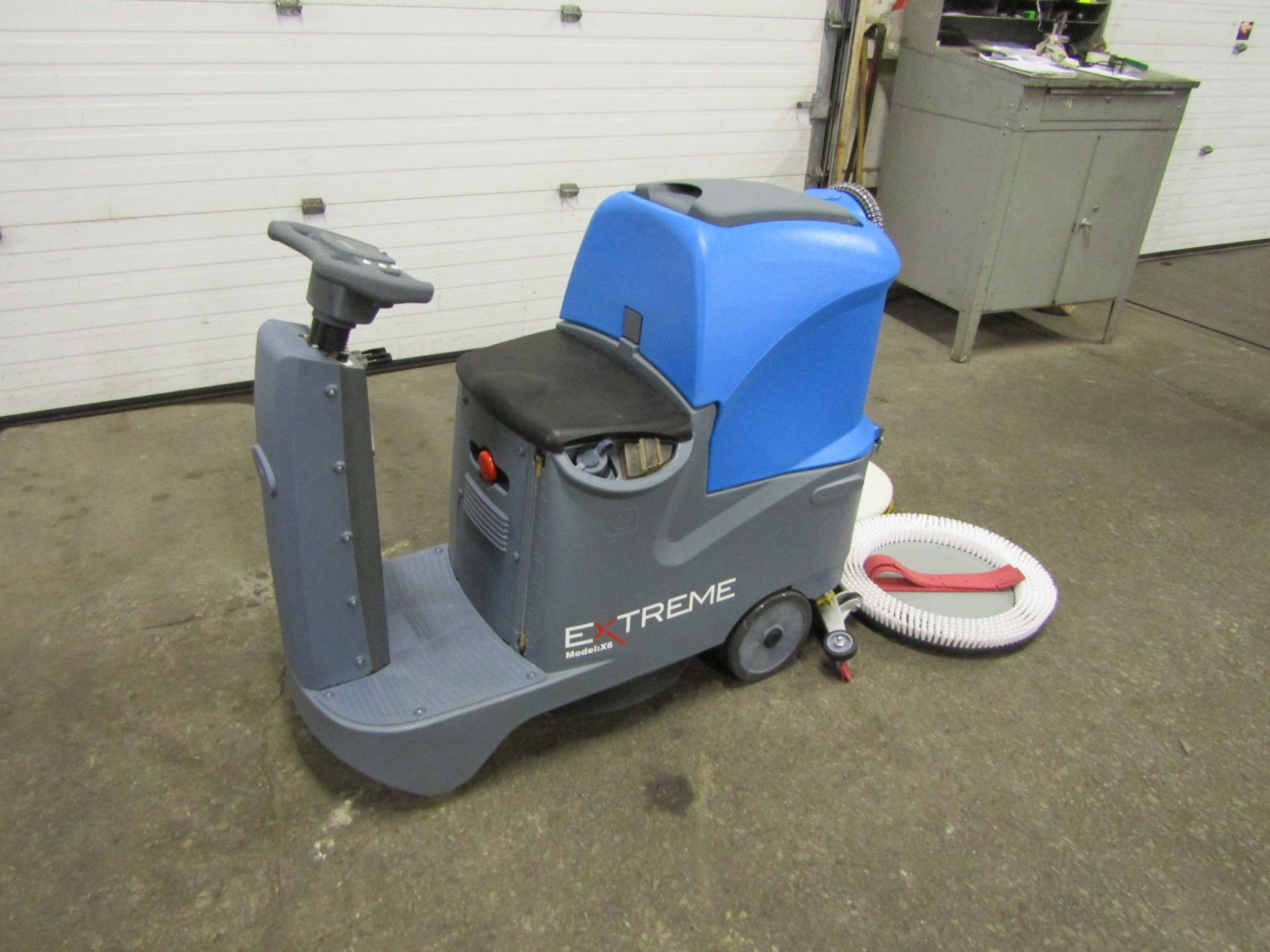 Extreme MINT Ride-On Floor Sweeper Scrubber Unit model X6 - BRAND NEW with extra pads, digital