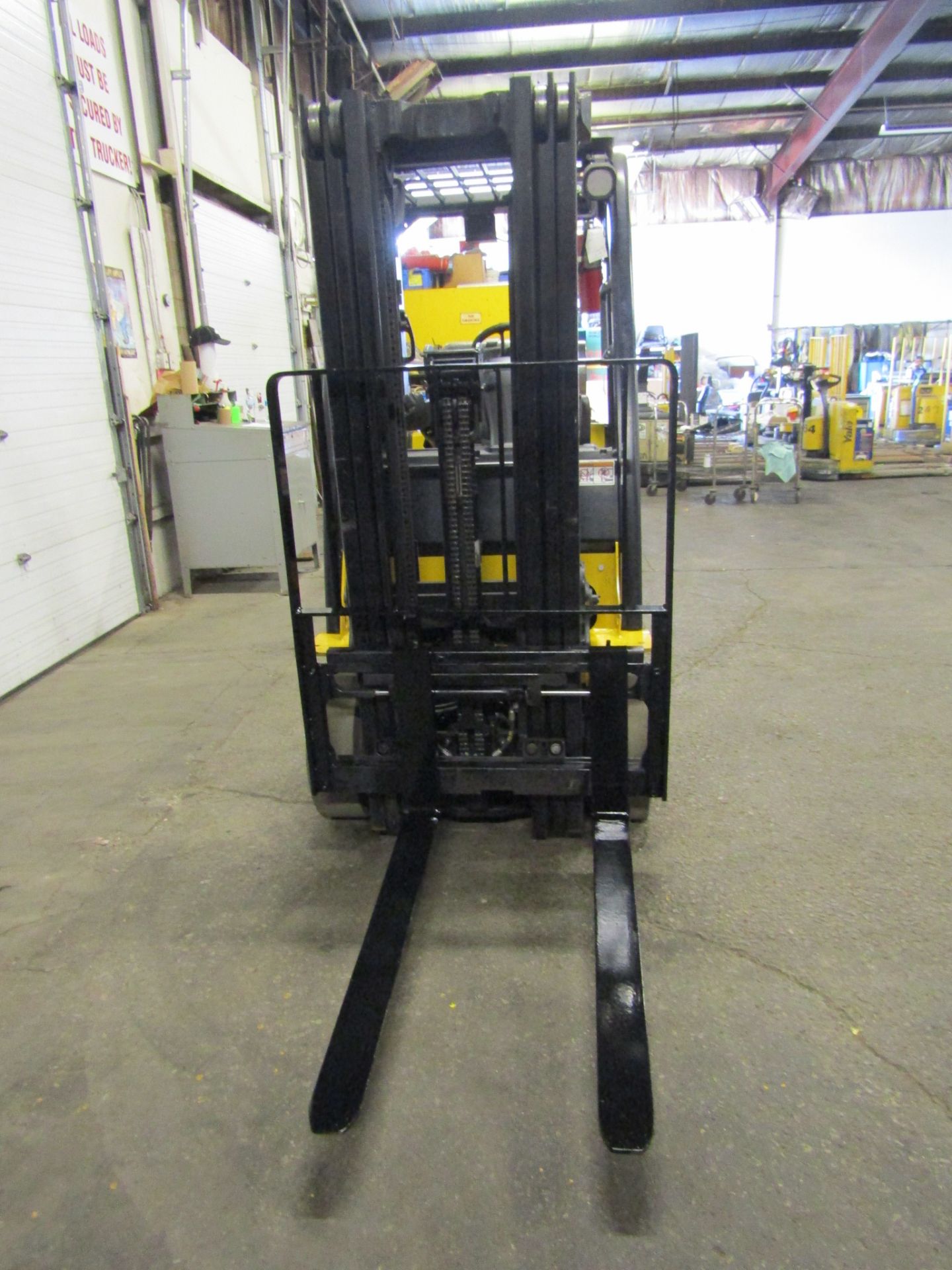 2012 Yale 5000lbs Capacity Forklift with 3-stage mast - LPG (propane) with sideshift (no propane - Image 2 of 2