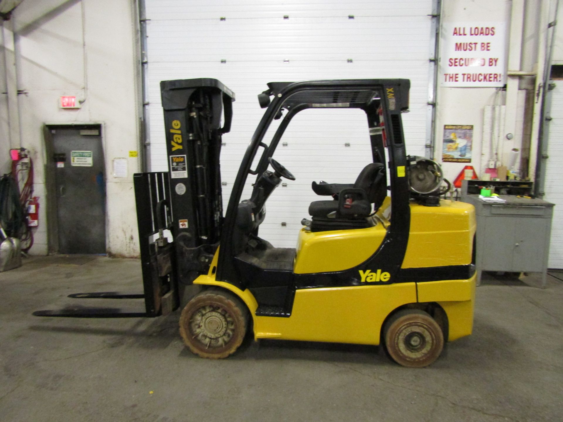 2014 Yale 8000lbs Capacity Forklift with 3-stage mast - LPG (propane) with sideshift & fork