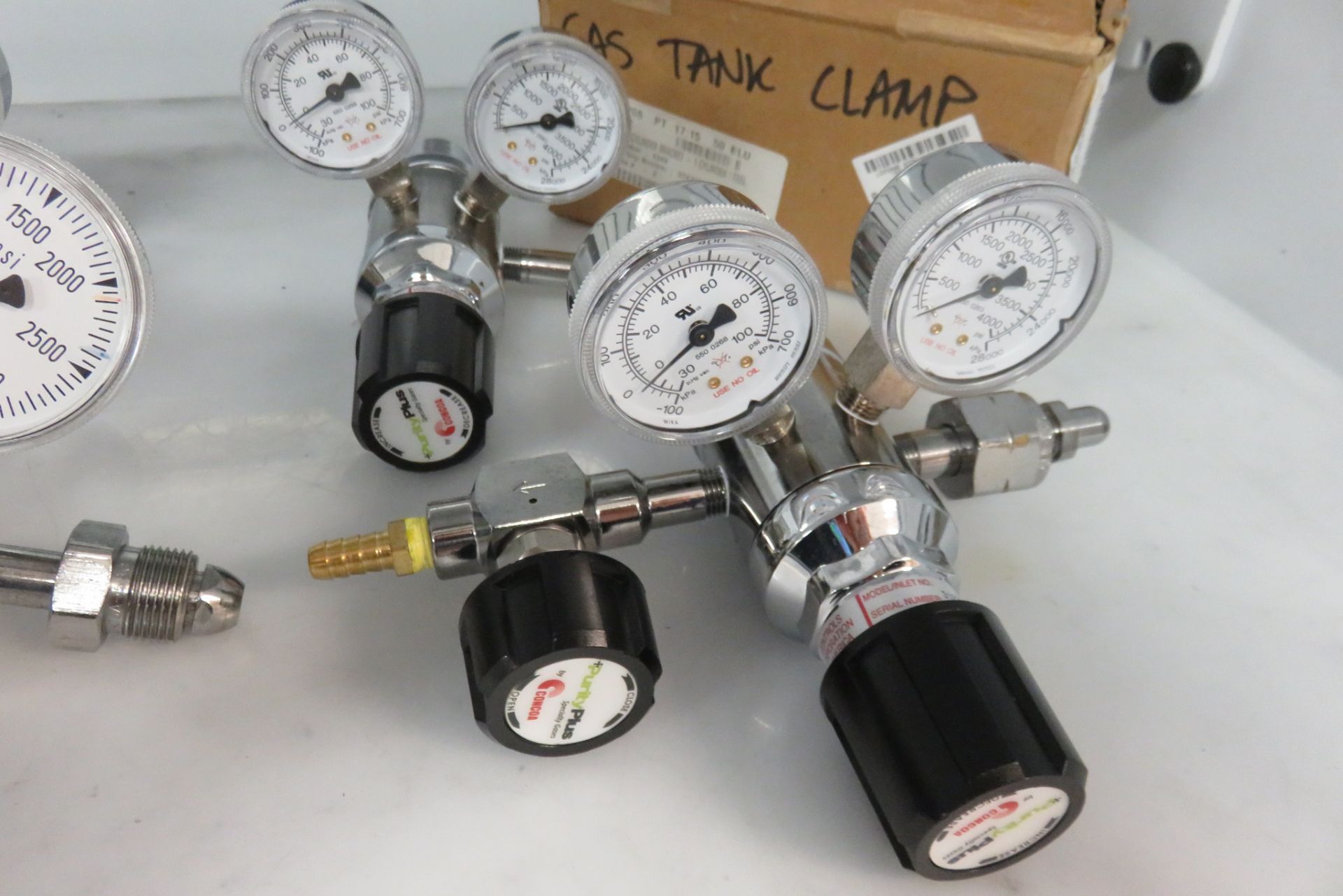 (5) Airgas and Purity Plus Gas Regulators Lot of 5 various air gauges - Image 3 of 3