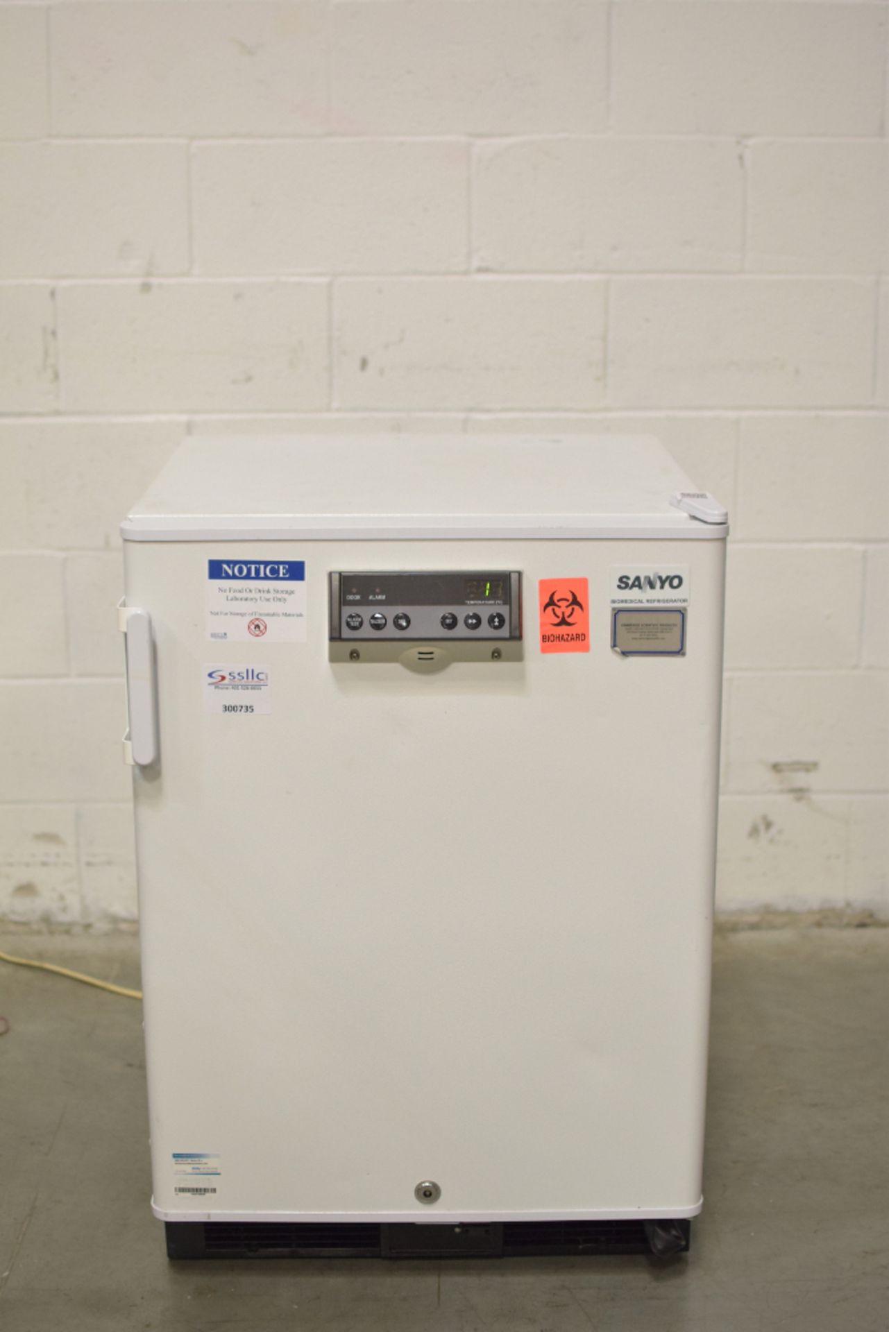 Sanyo SR-L6111W Undercounter Refrigerator