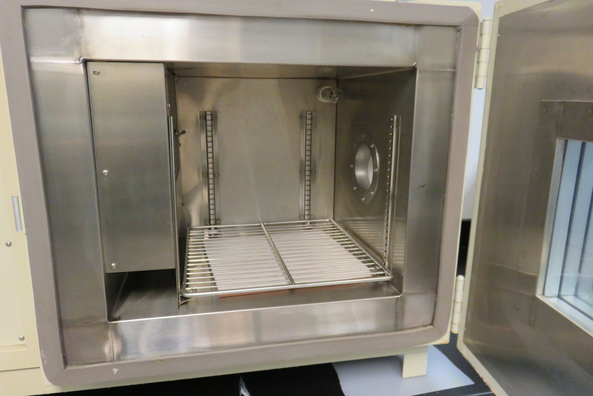 Associated Enviromental Systems Model SD-302 Thermal Environmental Test Chamber - Image 4 of 4