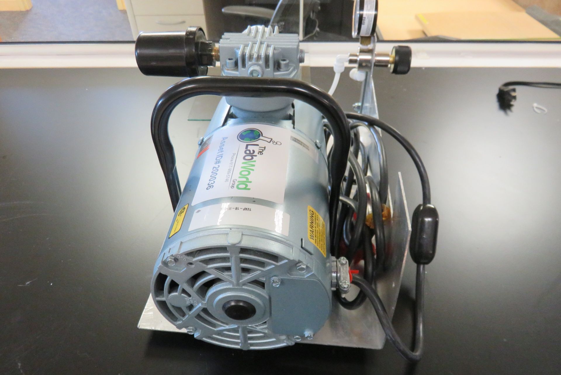 GE GE Oil-less Vacuum Pump - Image 2 of 3