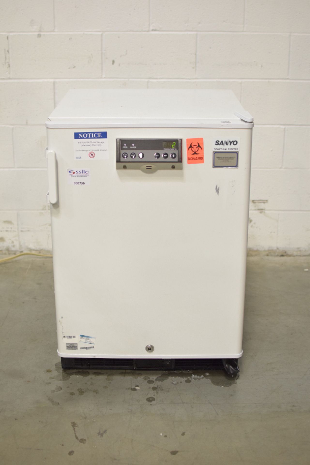 Sanyo SF-L6111W Undercounter Refrigerator