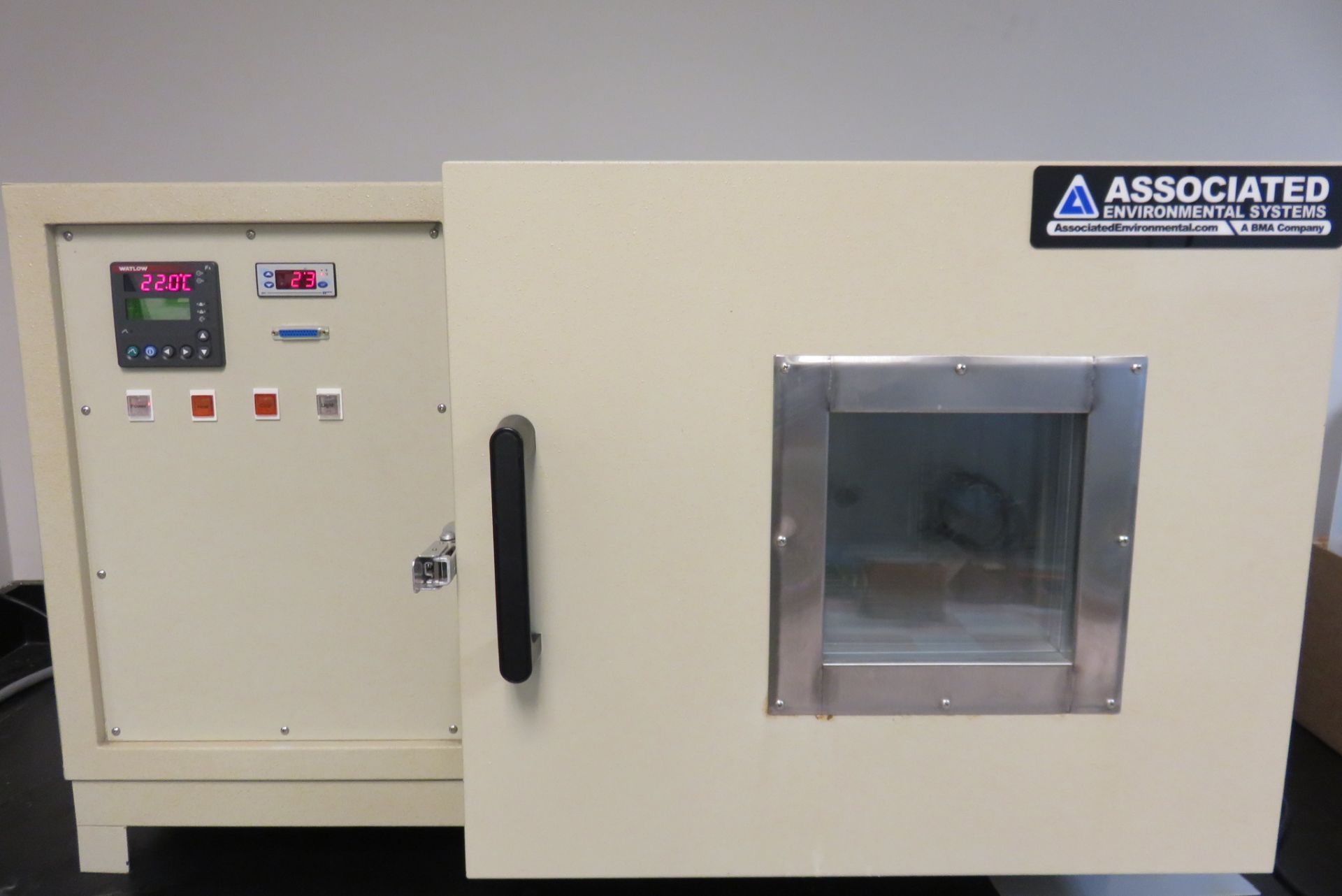 Associated Enviromental Systems Model SD-302 Thermal Environmental Test Chamber