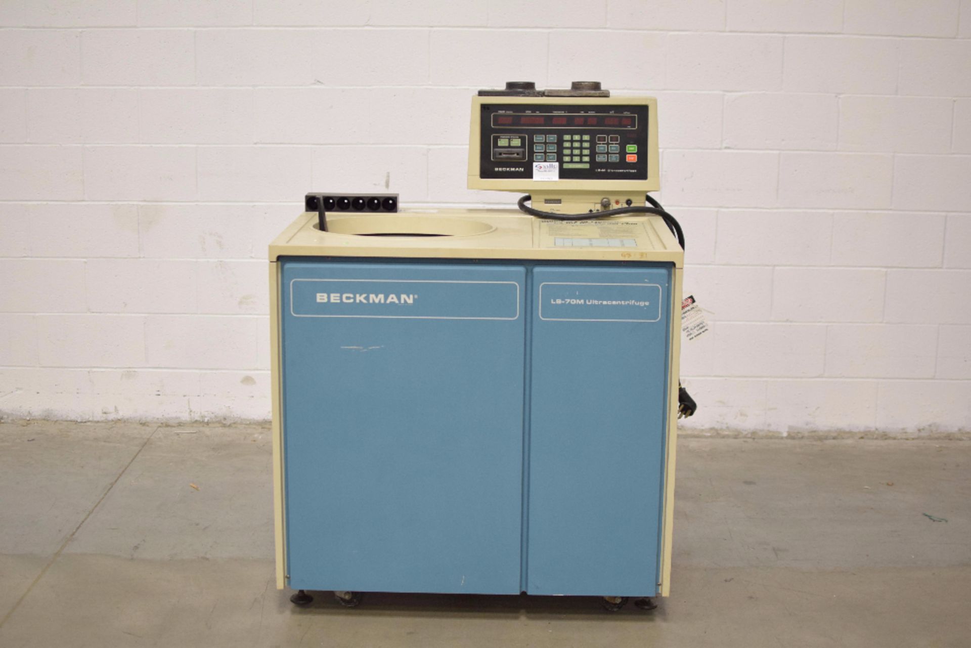 Beckman Coulter L8-80MR UltraCentrifuge