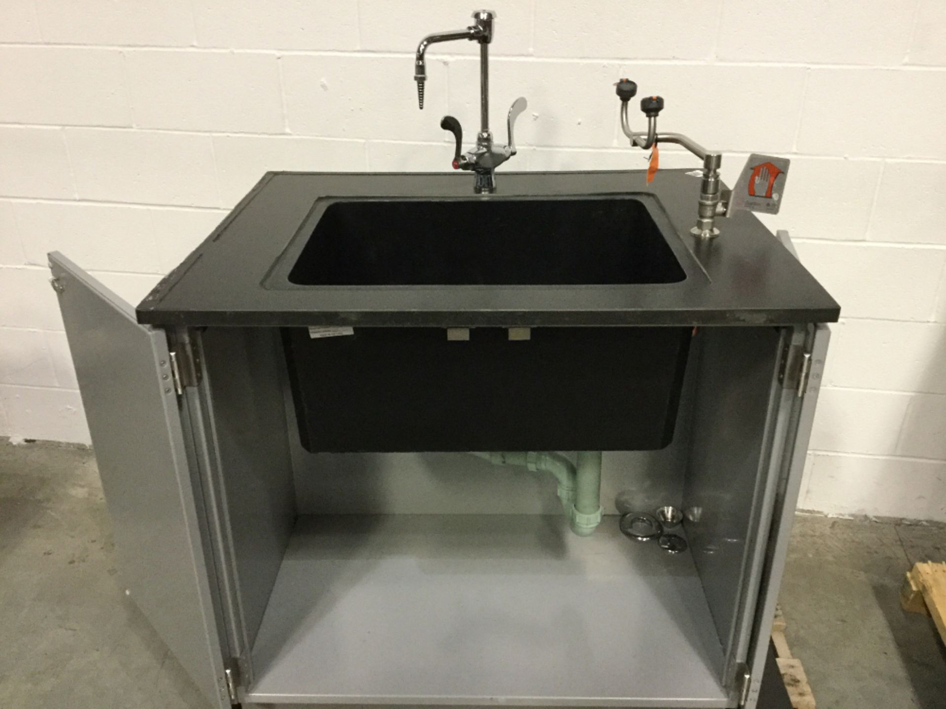 Epoxyn Products Laboratory Casework With Sink - Image 3 of 4