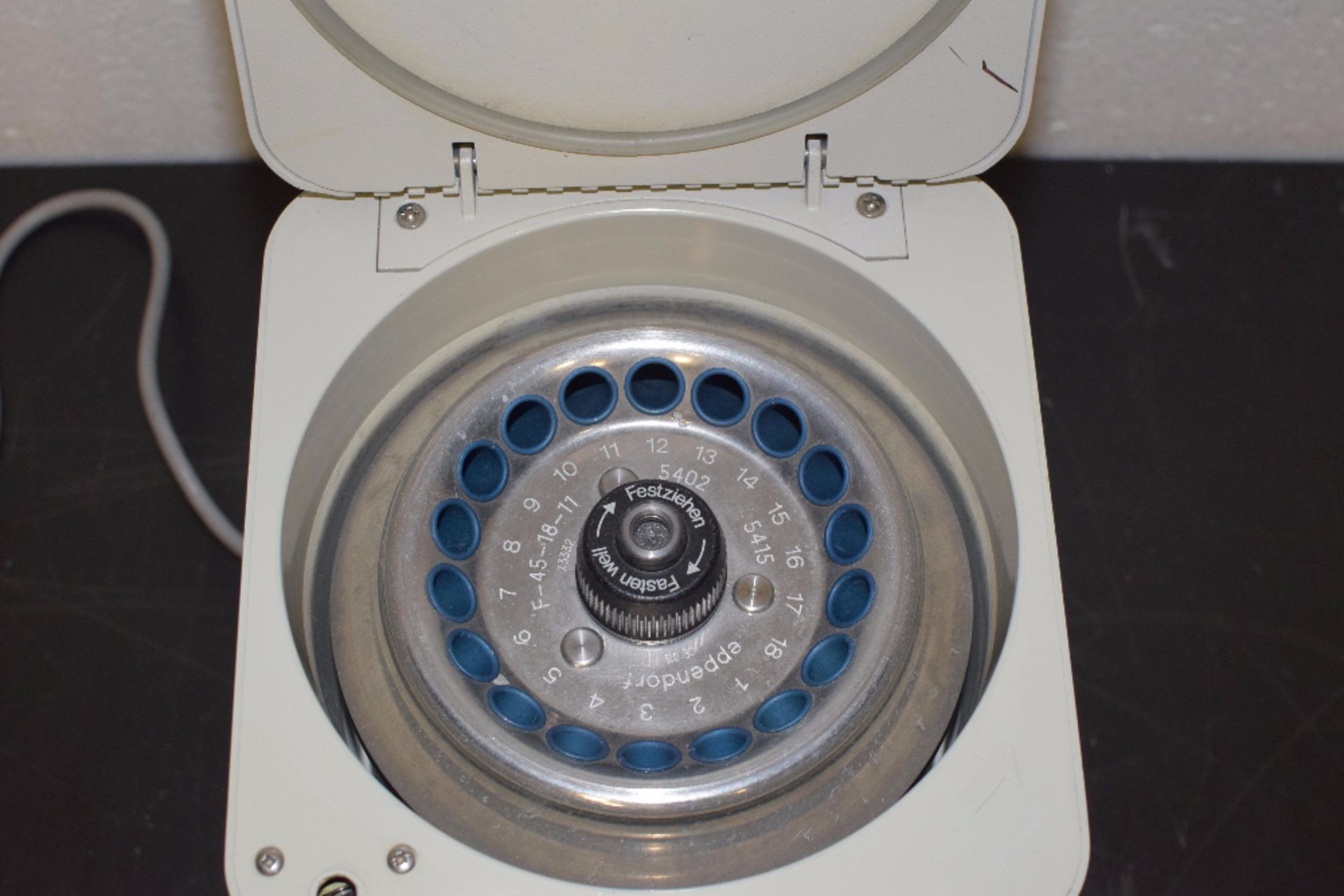 Eppendorf 5415 C Micro Centrifuge - Image 2 of 3