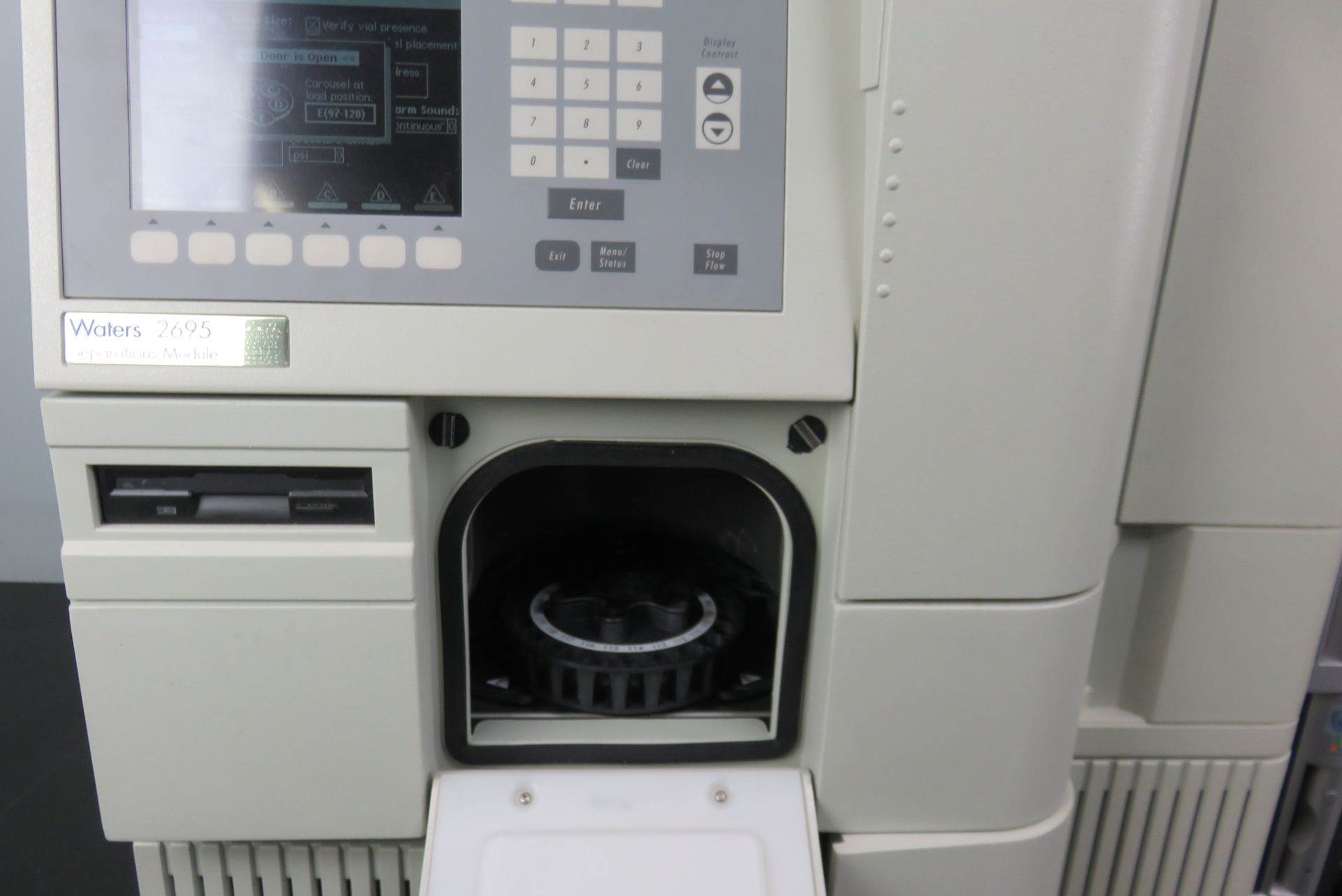 Waters 2695 HPLC System - Image 2 of 10