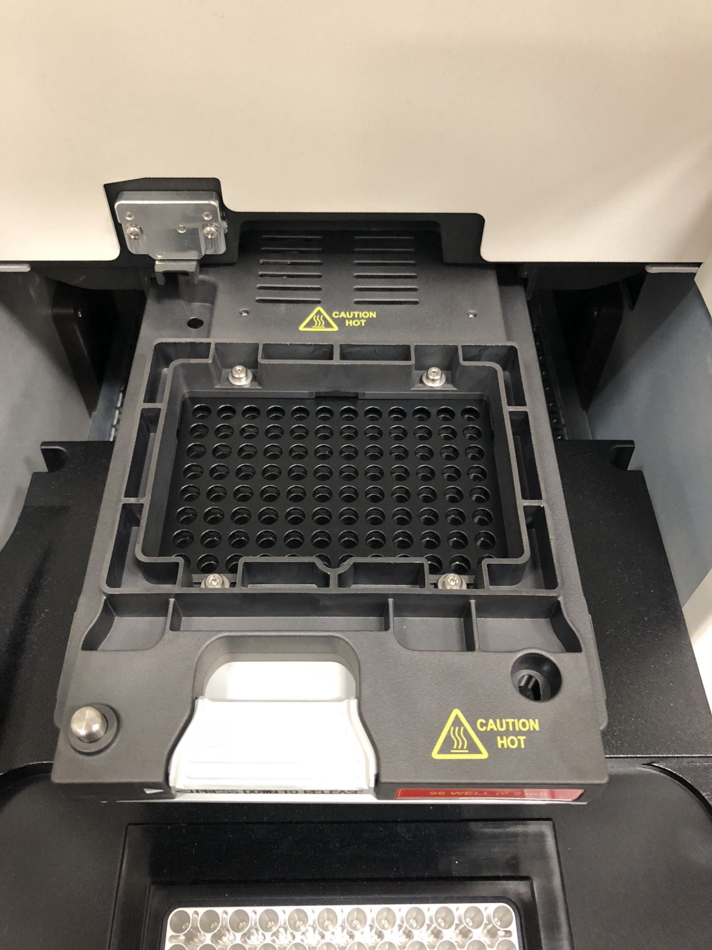 Life Technologies QuantStudio 7 Flex Real-Time PCR System - Image 4 of 8