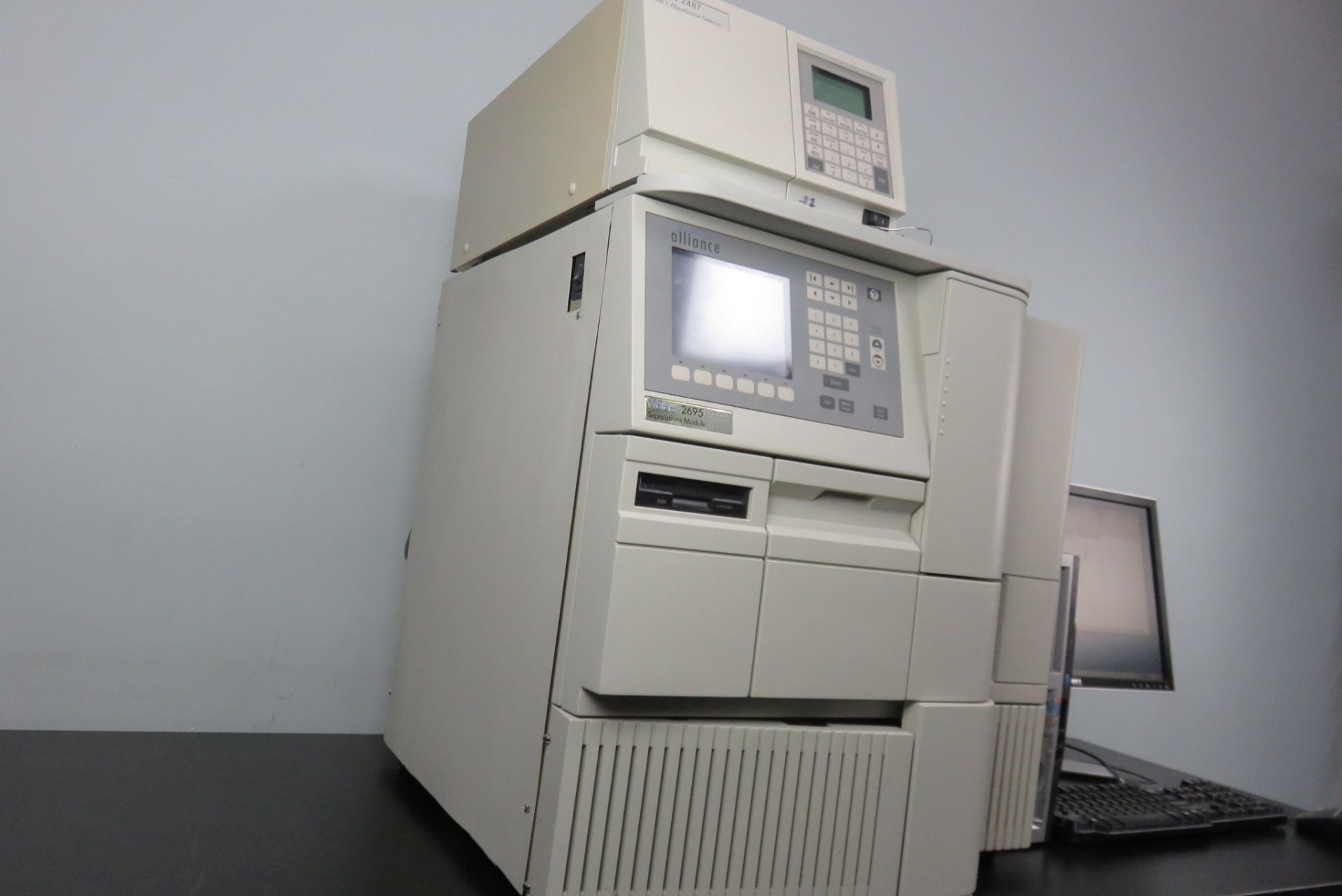 Waters 2695 HPLC System - Image 8 of 10