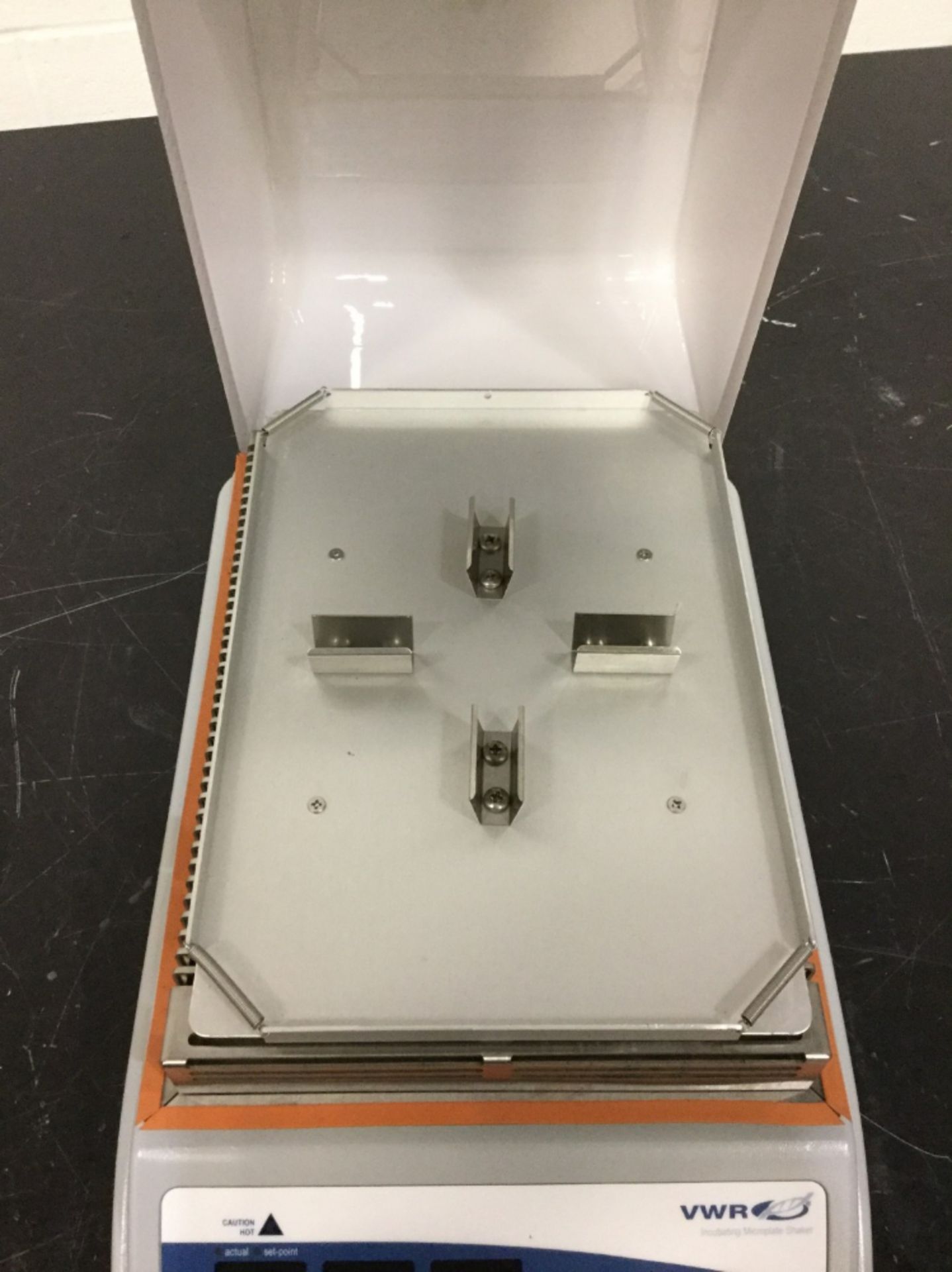 VWR Incubating Microplate Shaker - Image 3 of 3