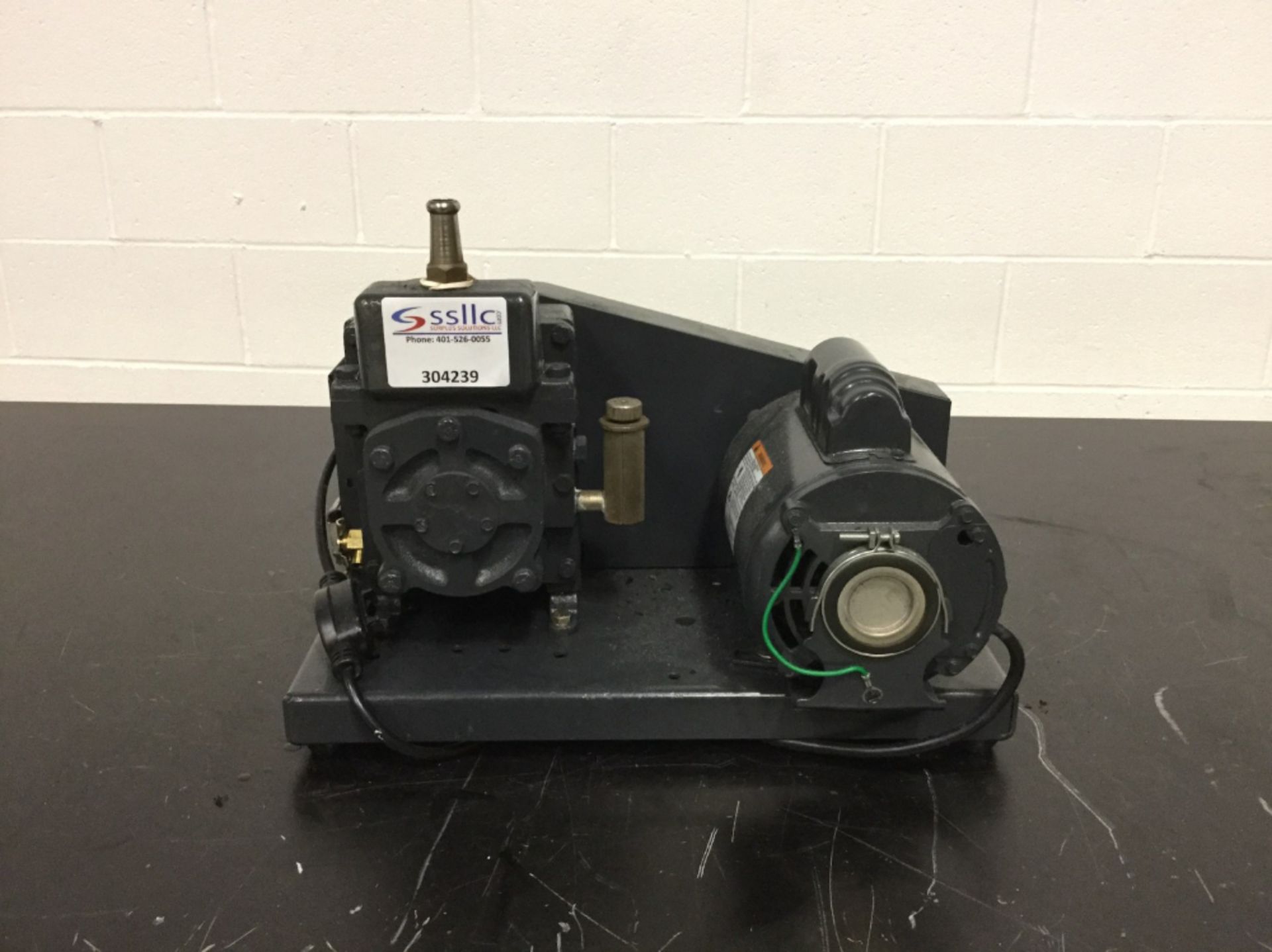Welch DuoSeal 1402 Vacuum Pump