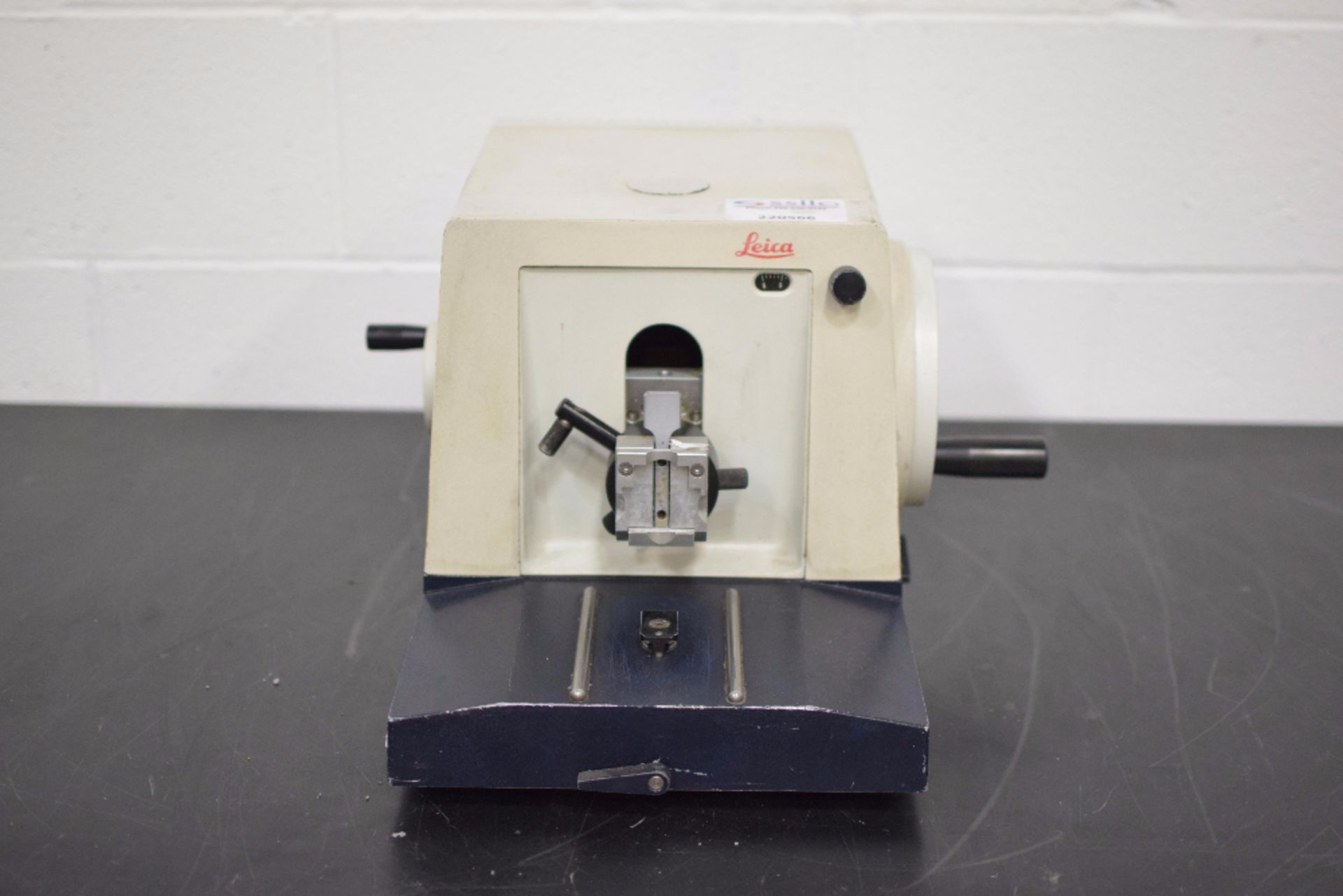 Leica RM2025 Microtome