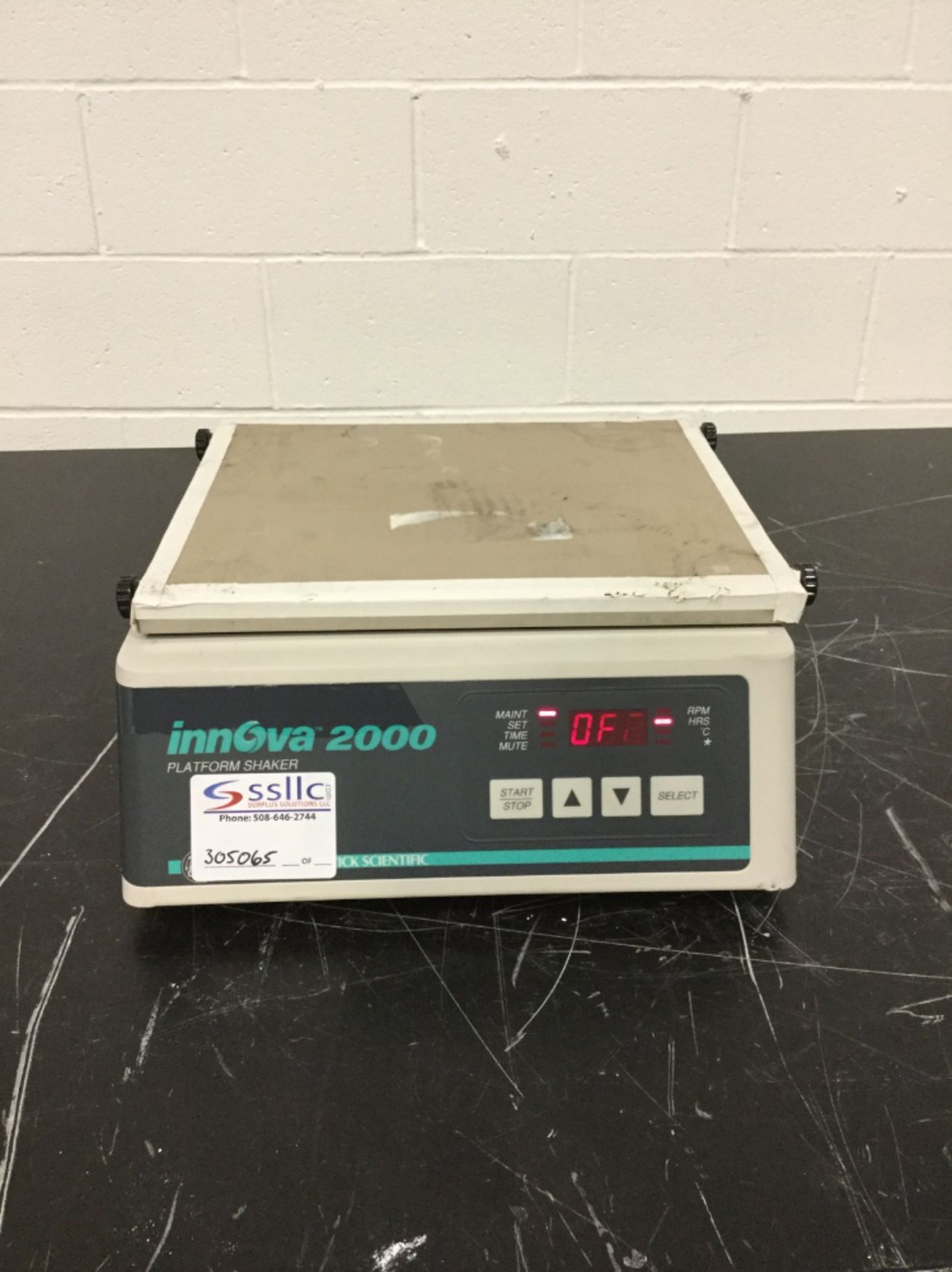 New Brunswick Scientific Innova 2000 Platform Shaker