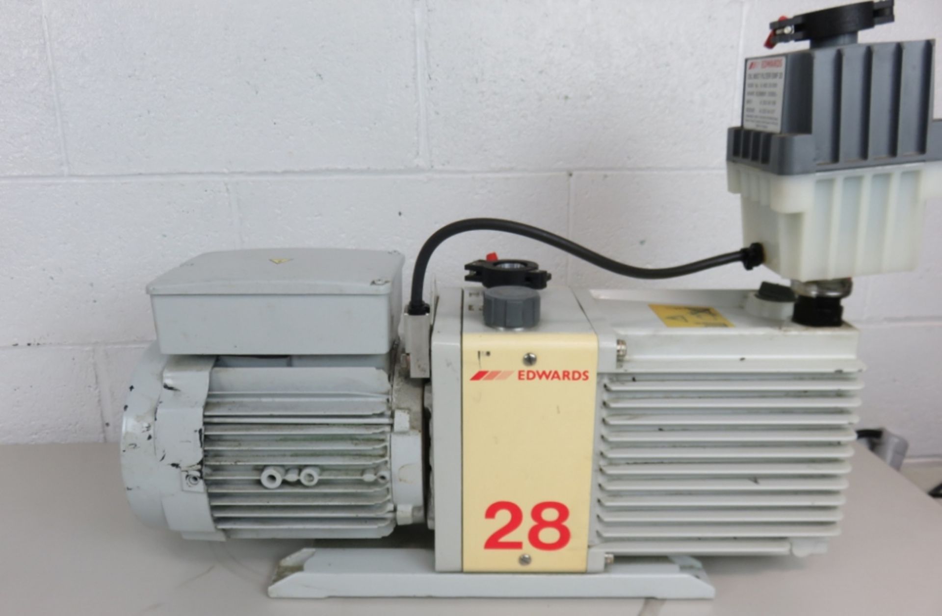 Edwards E2M28 Rotary Vacuum Pump - Image 2 of 5