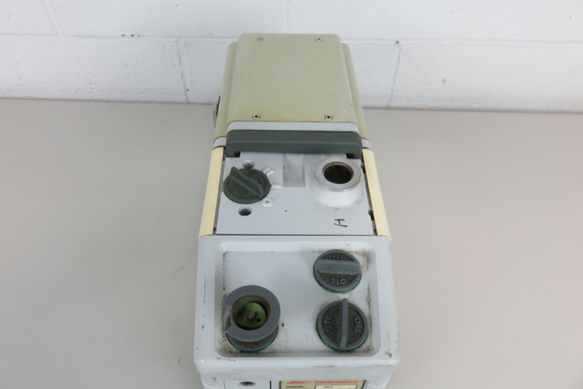 Edwards 3 Model RV3 Vacuum Pump - Image 3 of 5