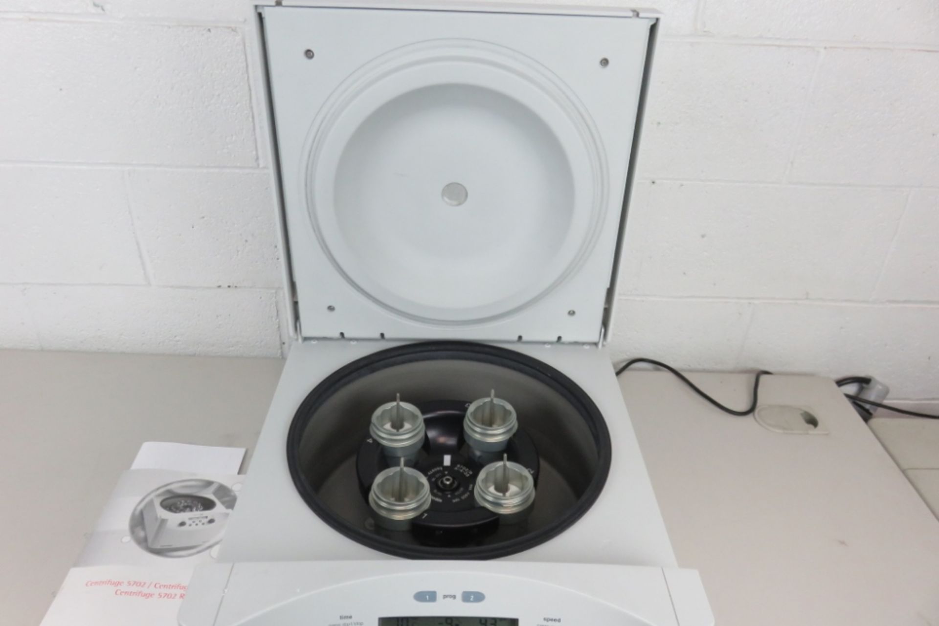 Eppendorf 5702R Refrigerated Centrifuge - Image 2 of 4