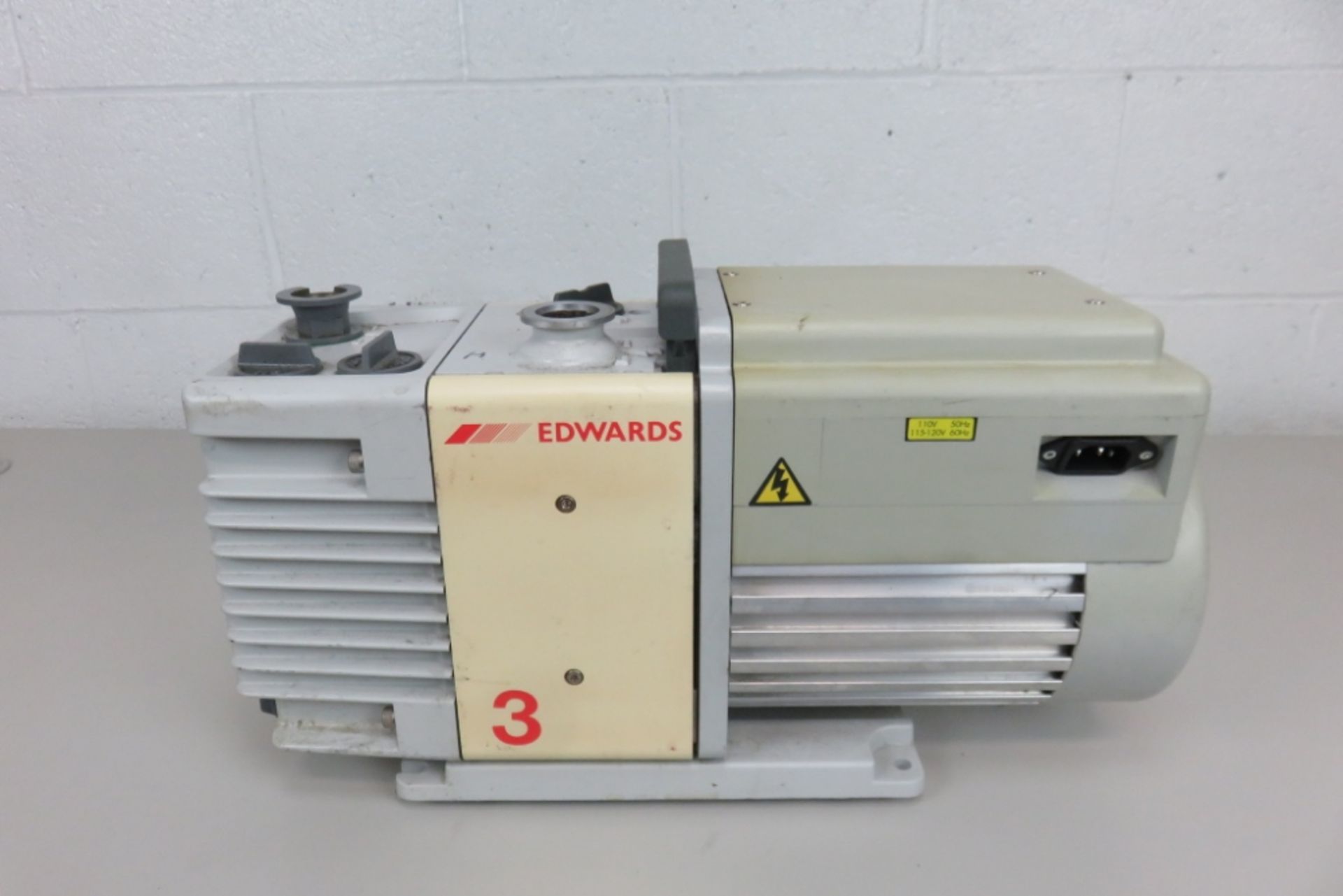 Edwards 3 Model RV3 Vacuum Pump - Image 2 of 5