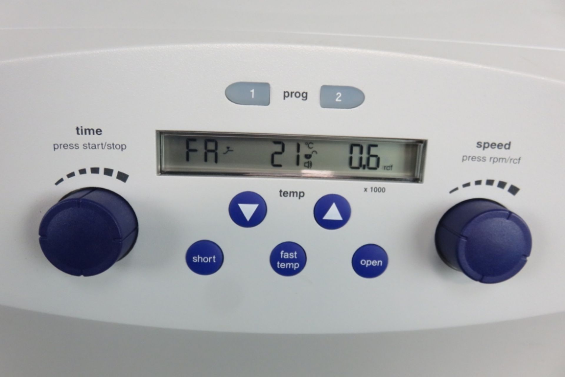 Eppendorf 5702R Refrigerated Centrifuge - Image 4 of 9