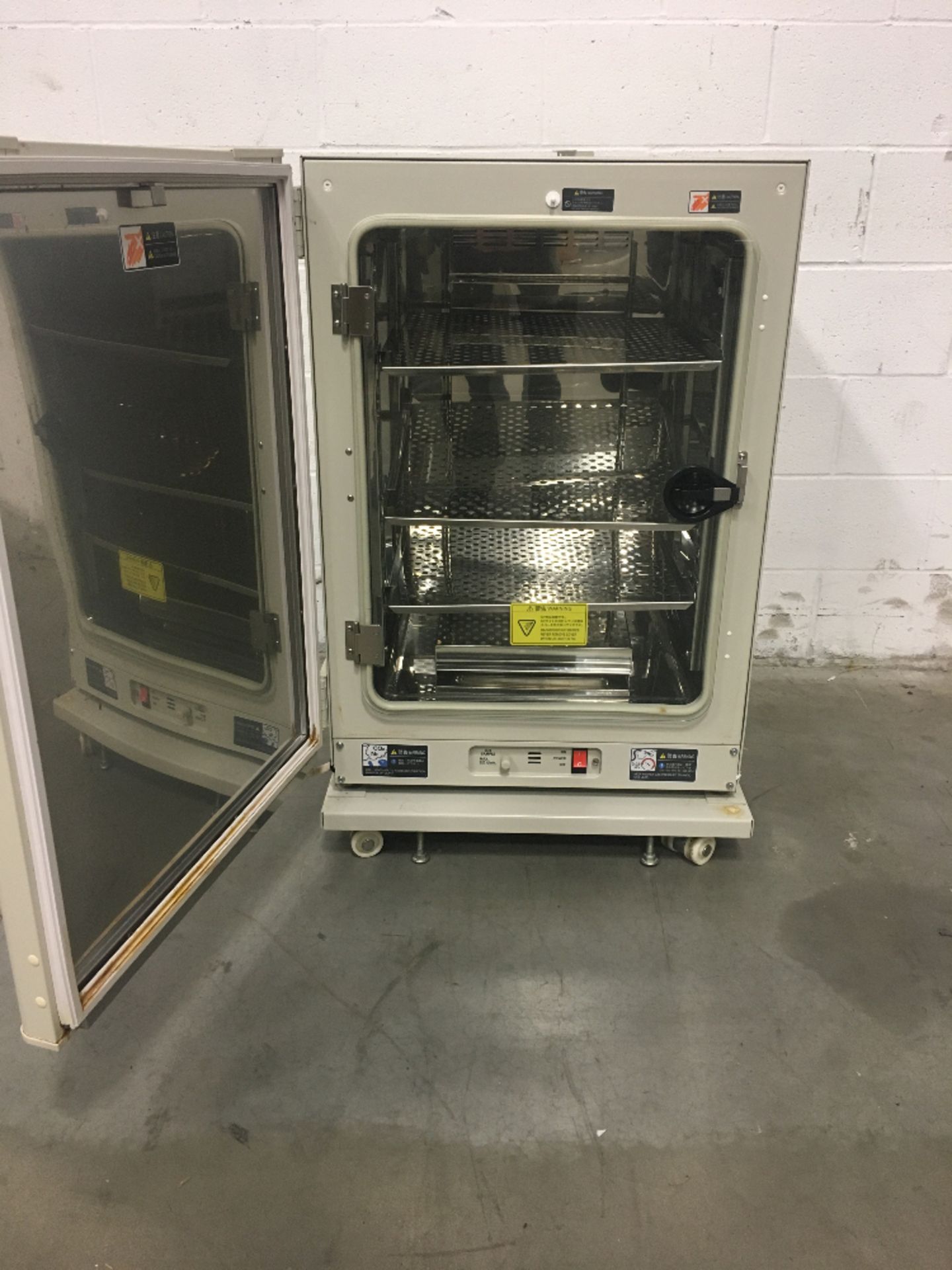 Sanyo MCO-18AIC (UV) CO2 Incubator - Image 3 of 3