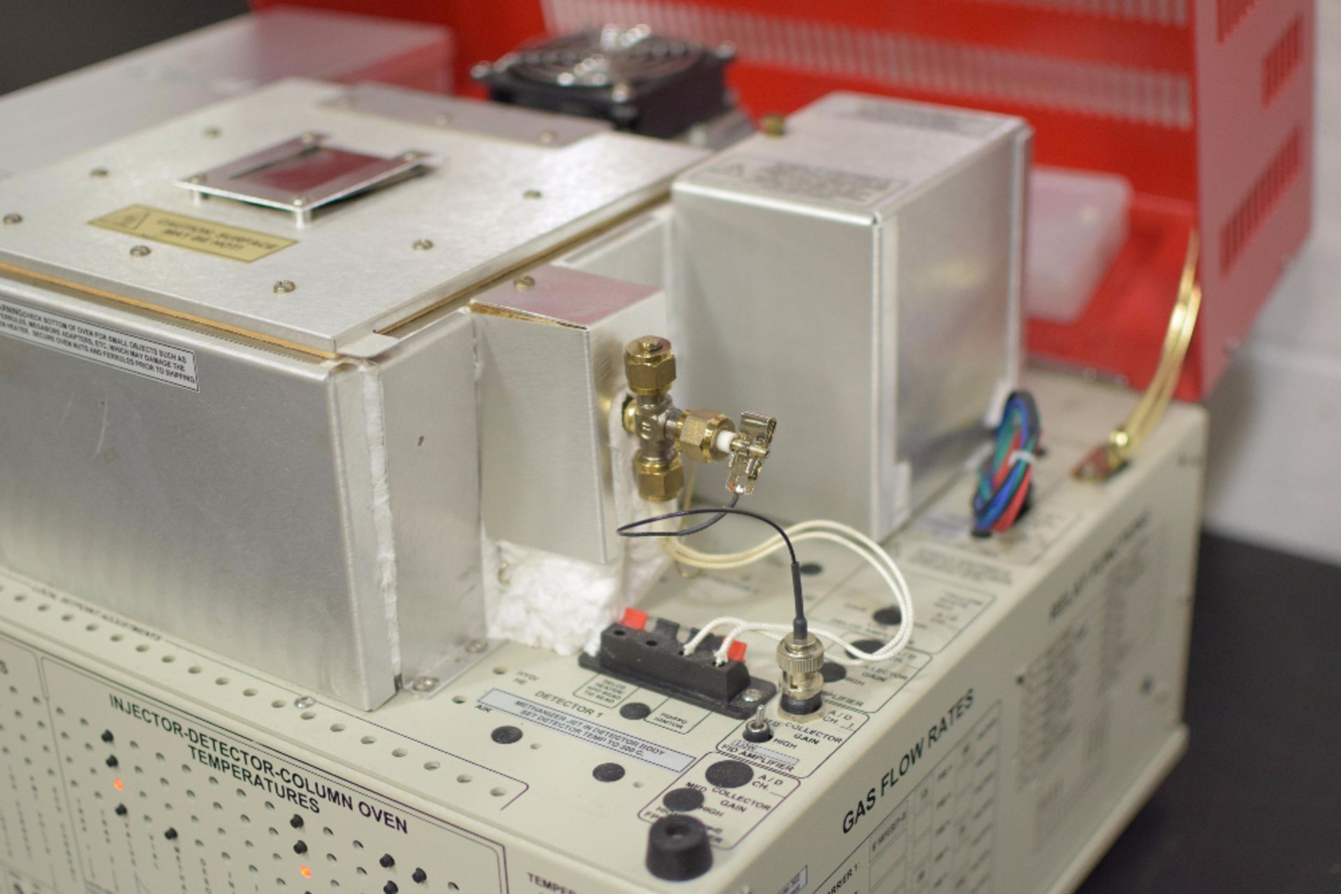 SRI 8610C Gas Chromatograph - Image 6 of 8