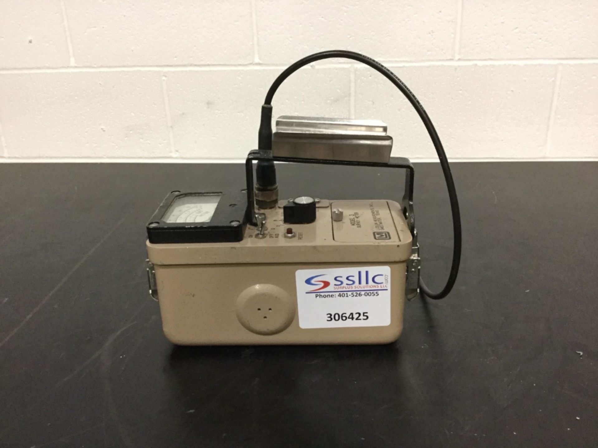 Ludlum Measurements Model 3 Survey Meter