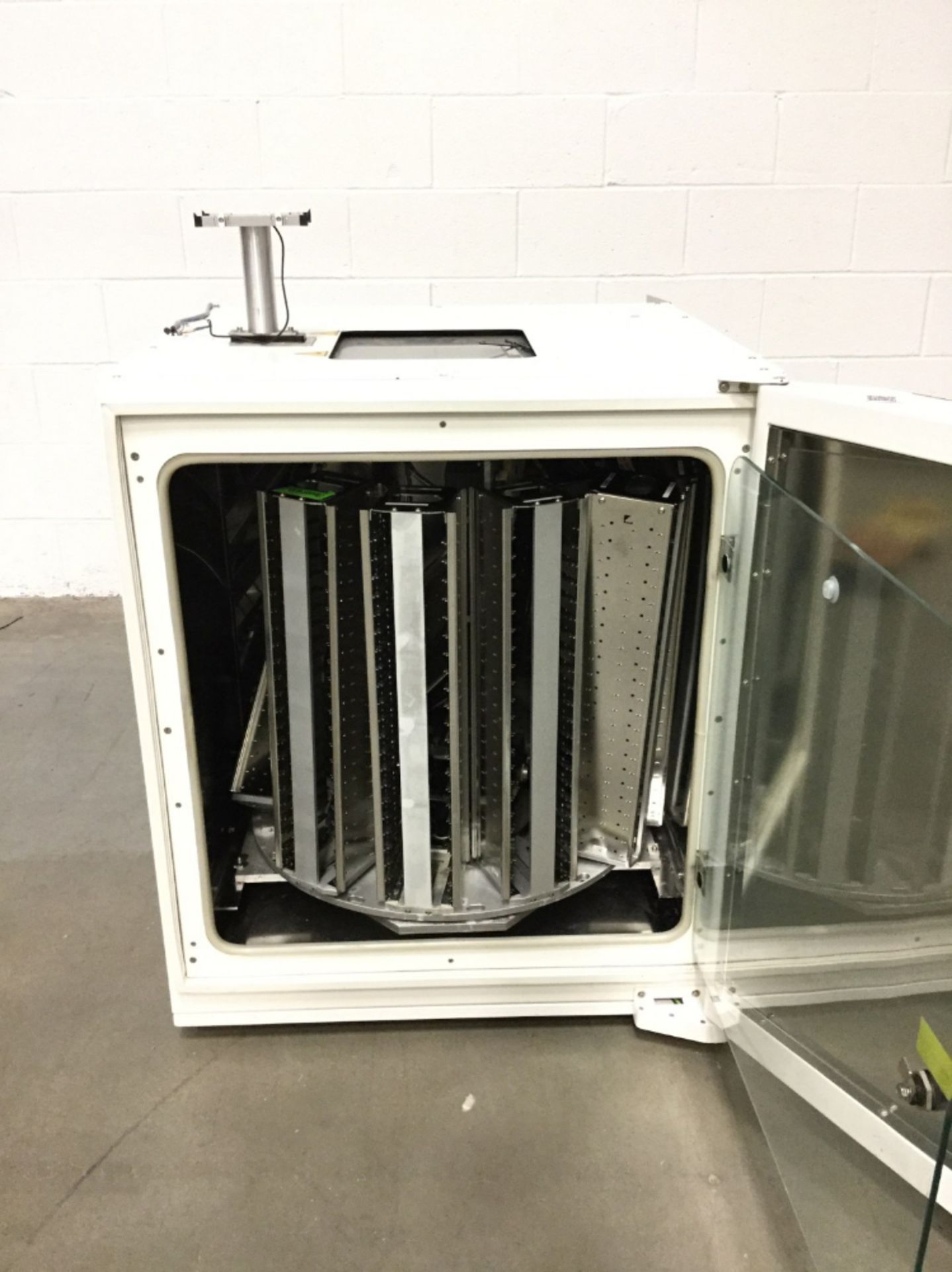 LIconic Instruments STR240 Incubator - Image 2 of 7