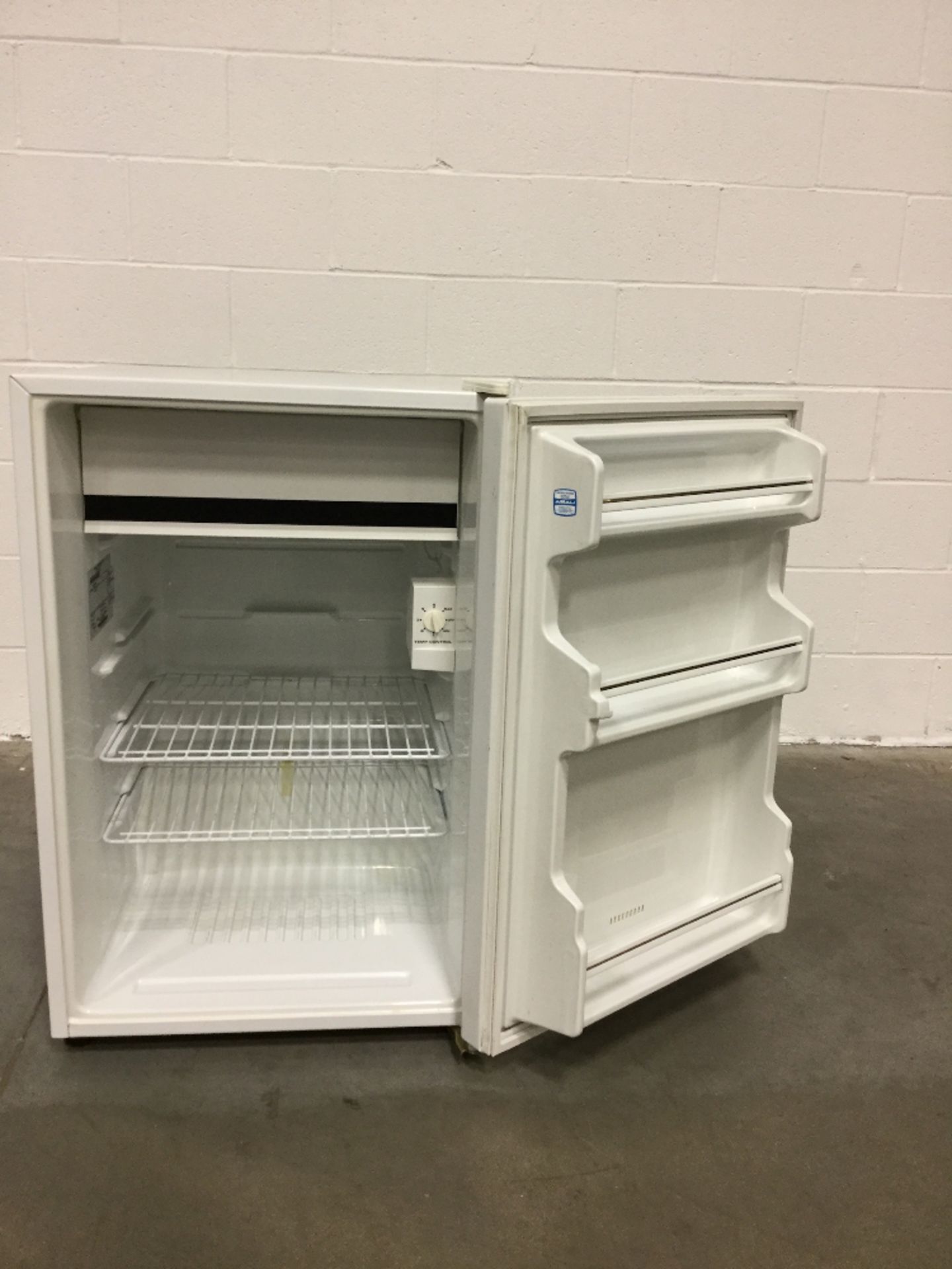 VWR Undercounter Laboratory Refrigerator/Freezer Combo - Image 3 of 3