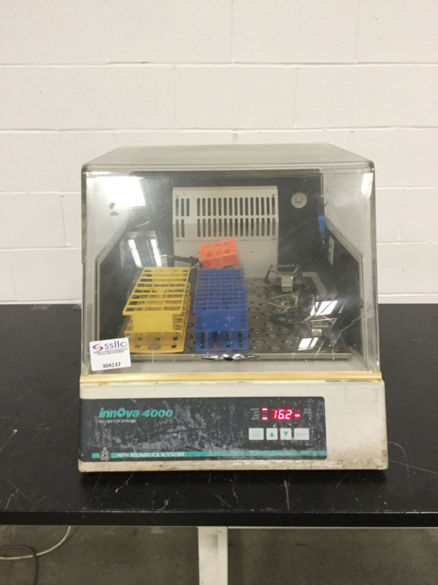 New Brunswick Scientific Innova 4000 Incubator Shaker