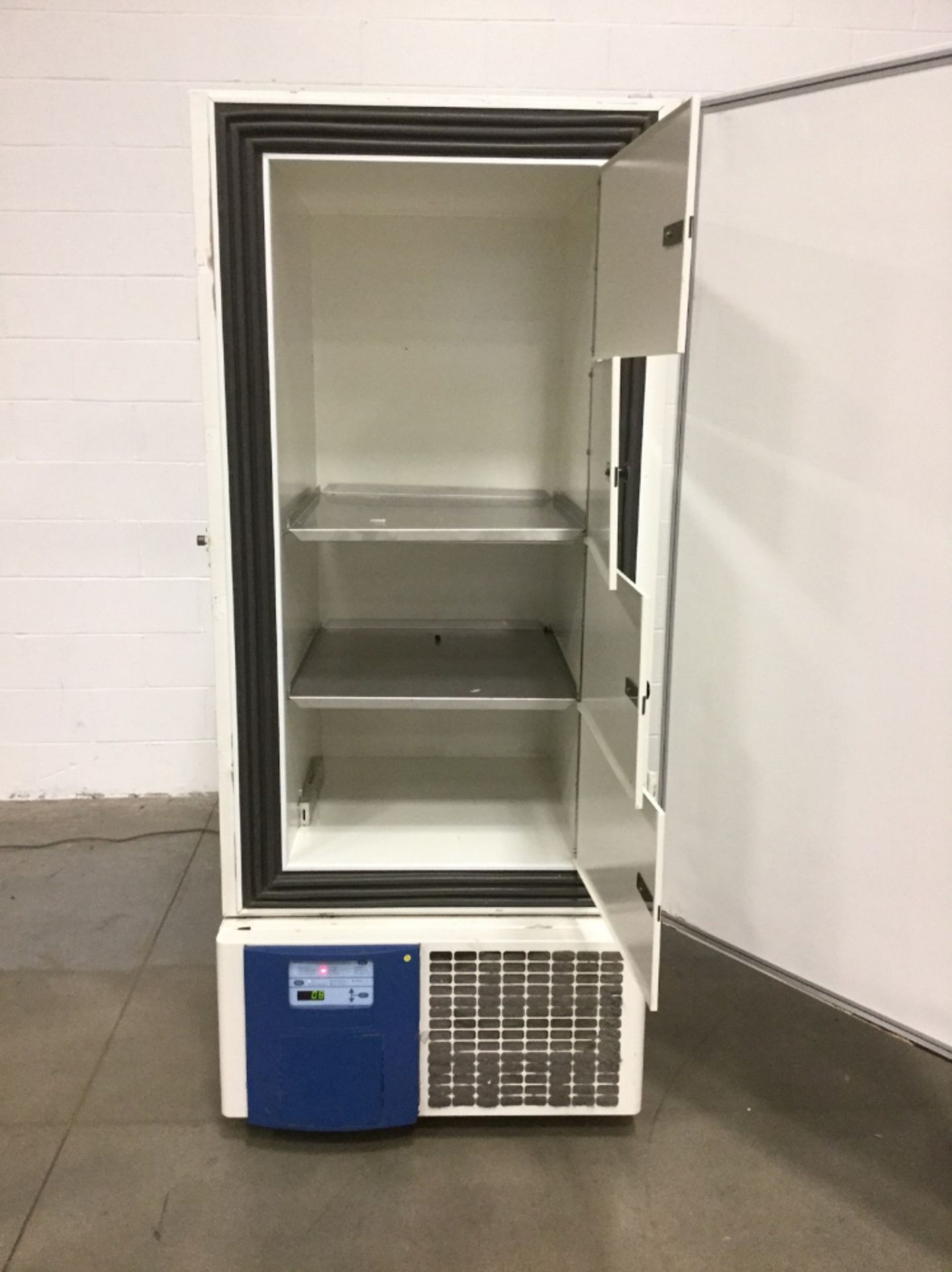 VWR 5704 -80C Laboratory Freezer - Image 3 of 3