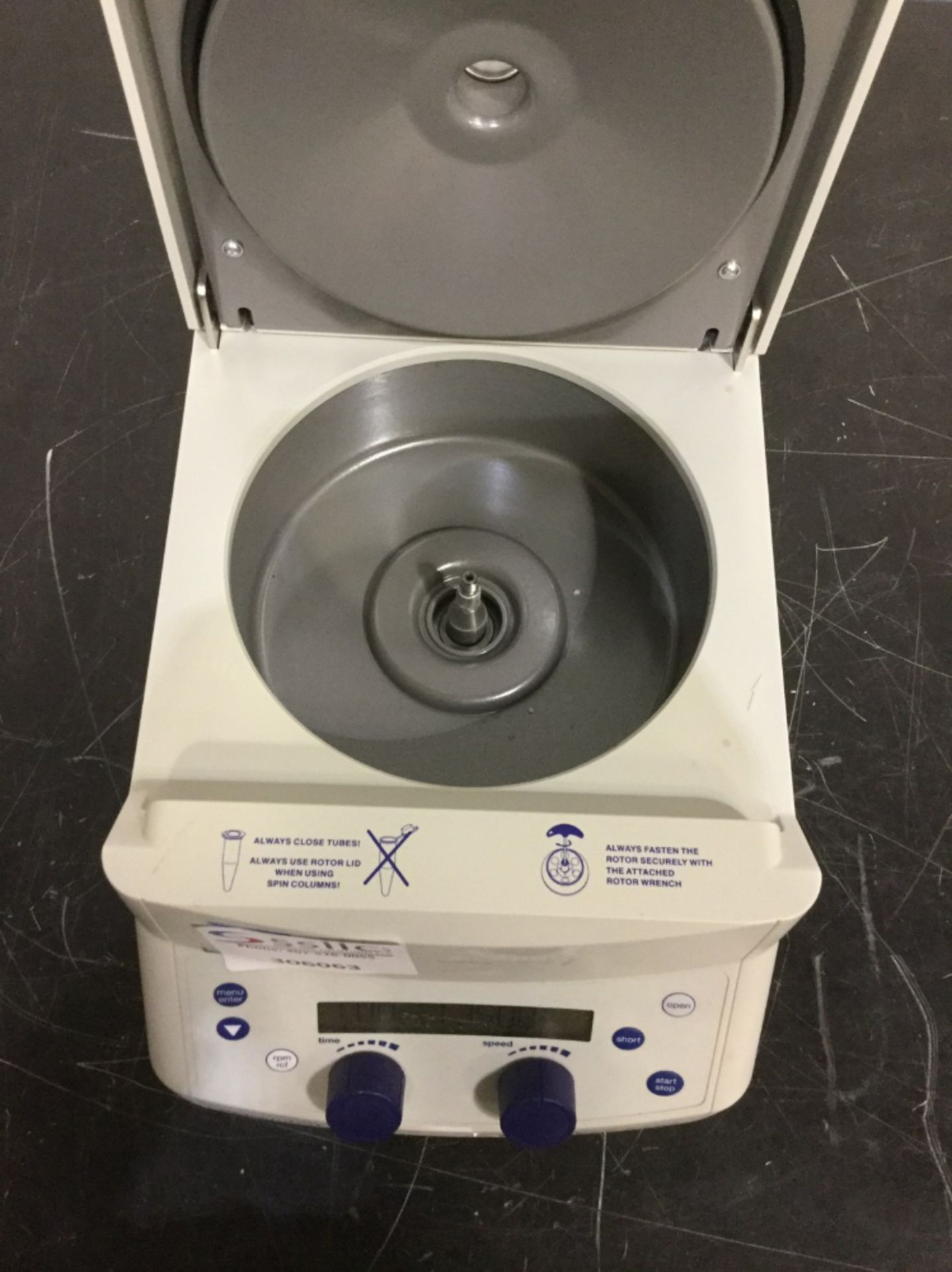 Eppendorf 5424 Centrifuge - Image 3 of 3