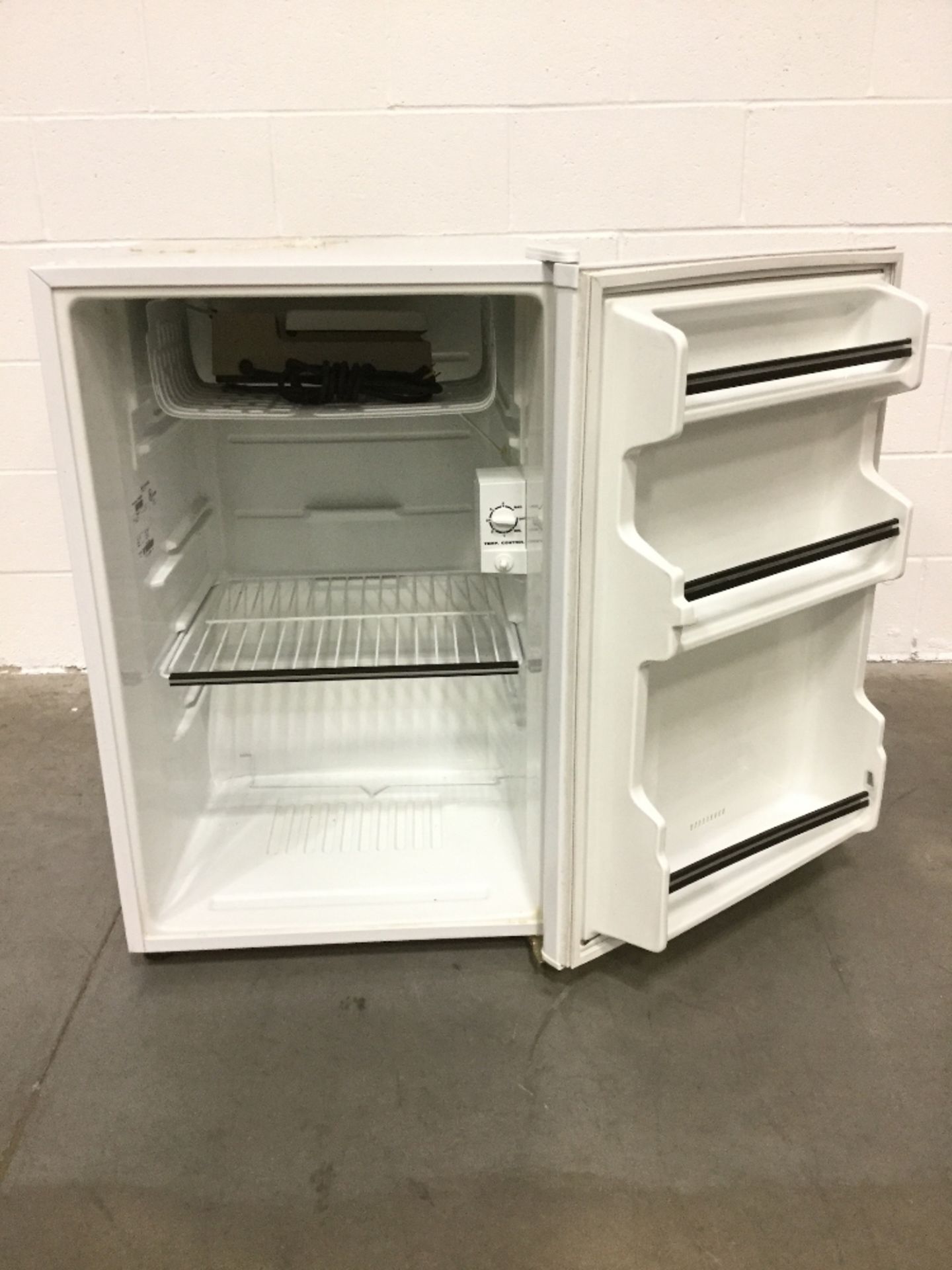 VWR Undercounter Laboratory Refrigerator/Freezer Combo - Image 3 of 3