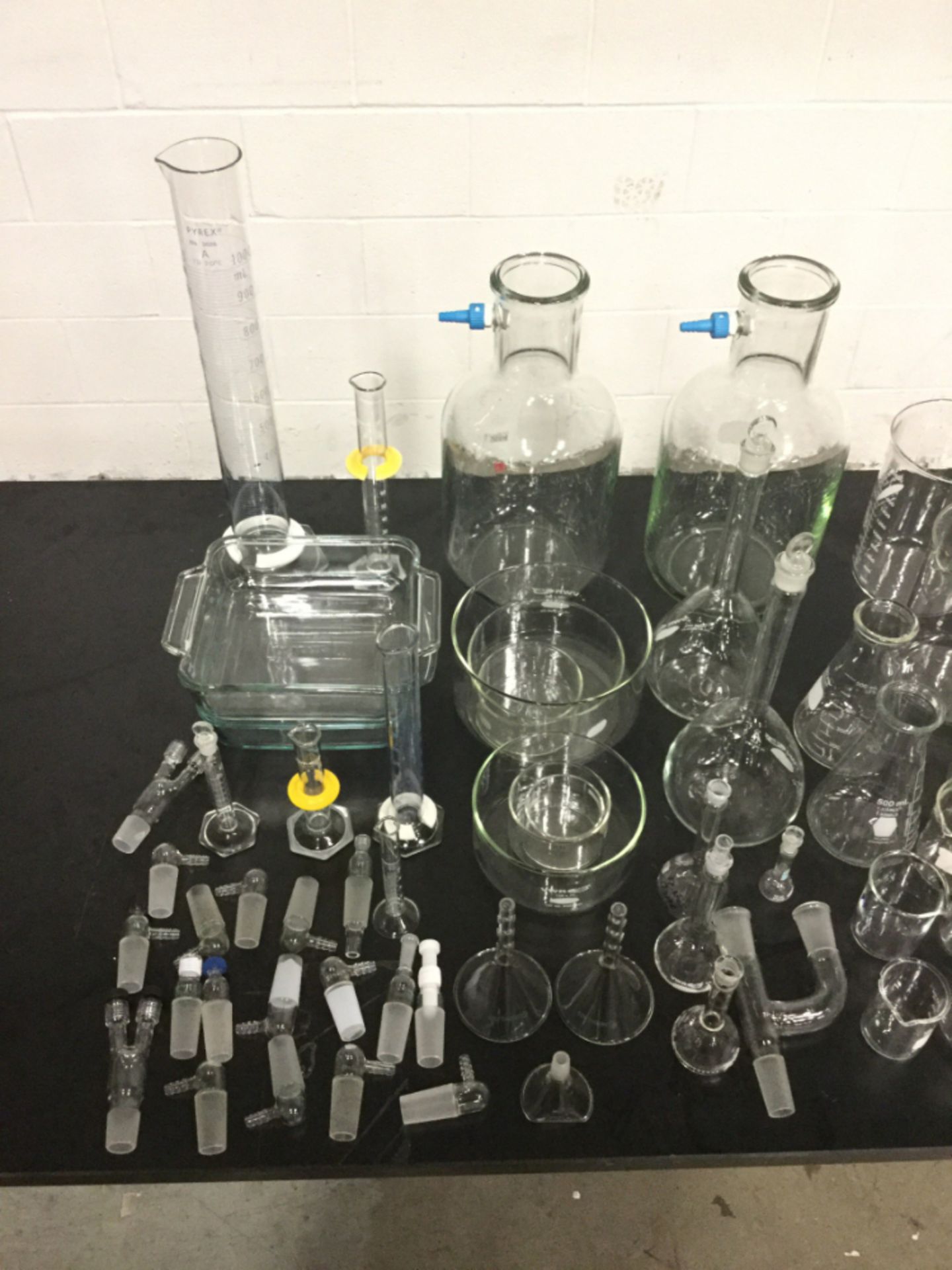 Lot of Miscellaneous Lab Glass - Image 2 of 4