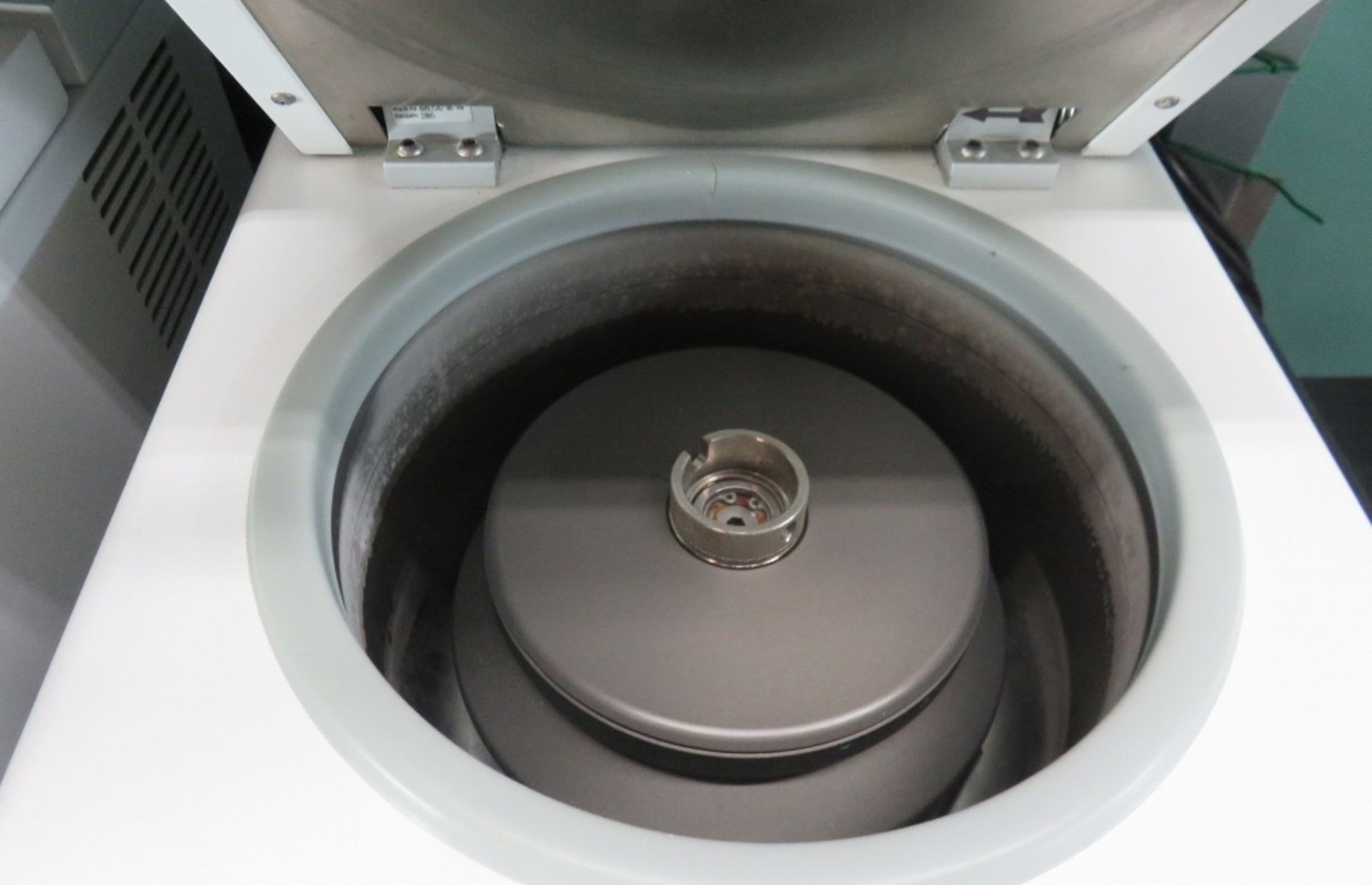Hettich Mikro 22R refrigerated Centrifuge - Image 3 of 5