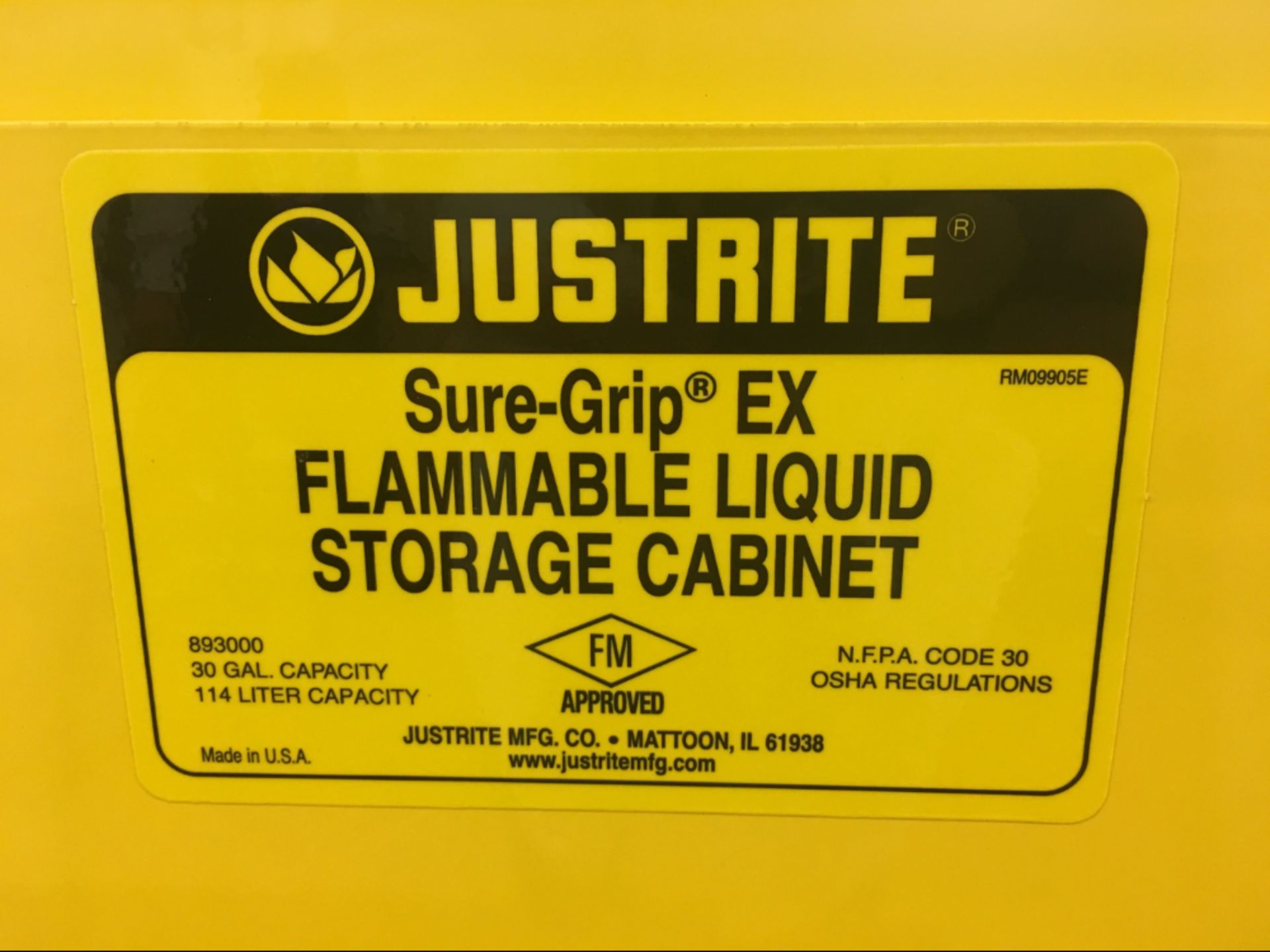 Justrite Sure-Grip EX 30 Gallon Flammable Liquid Storage Cabinet - Bild 2 aus 2