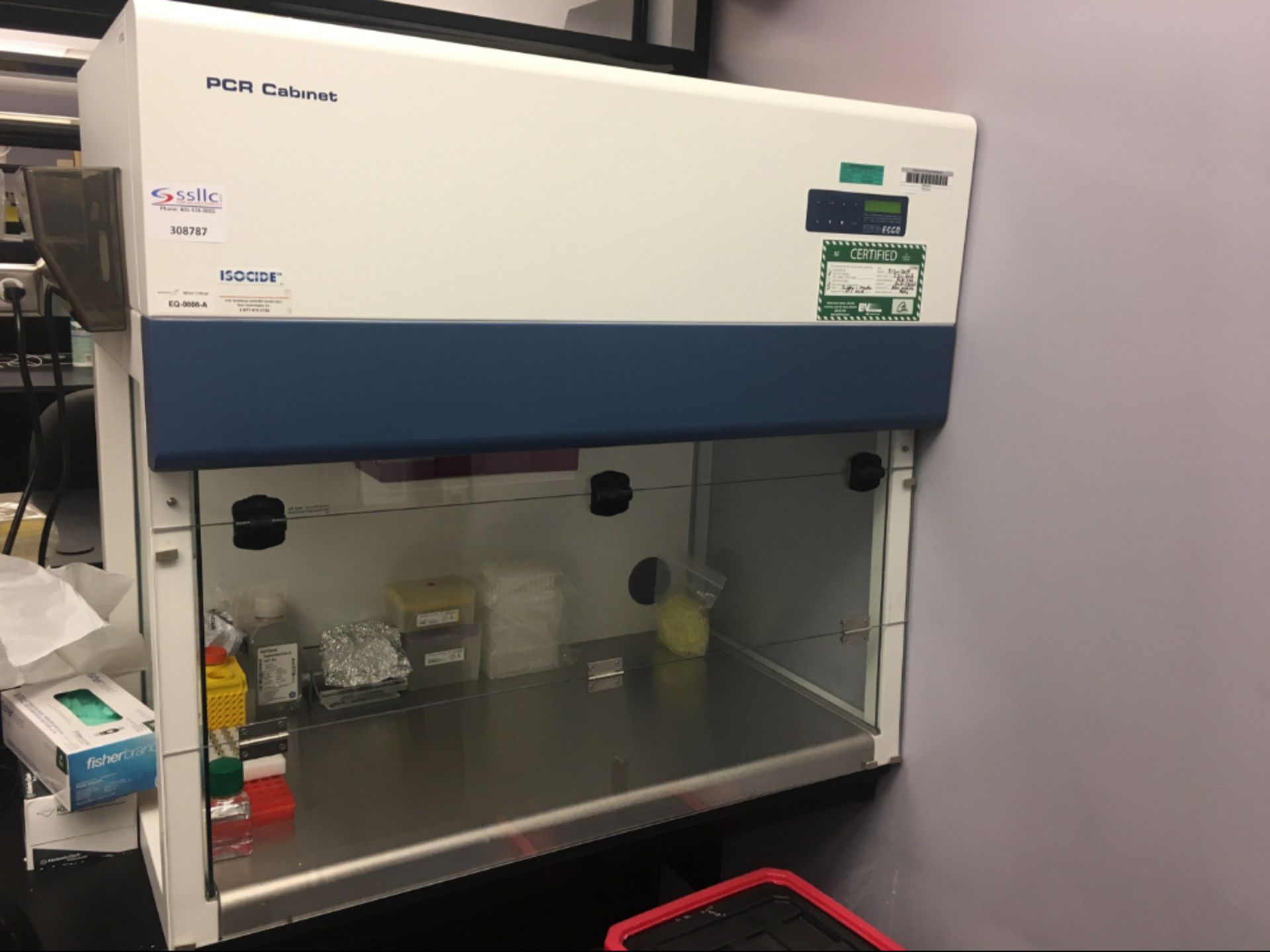 ESCO Isocide 3' PCR Cabinet