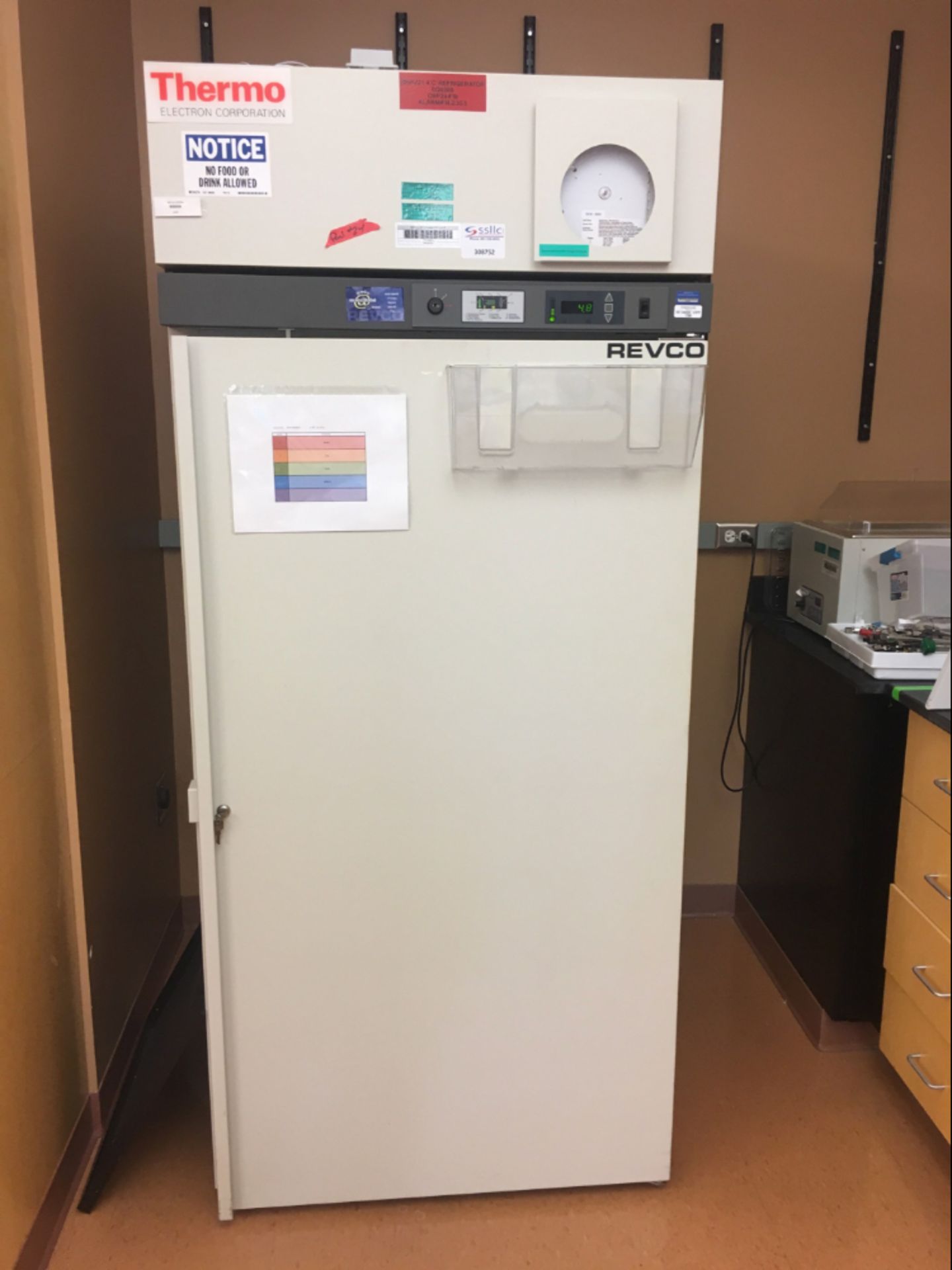 Thermo Revco REL3004A21 Laboratory Refrigerator