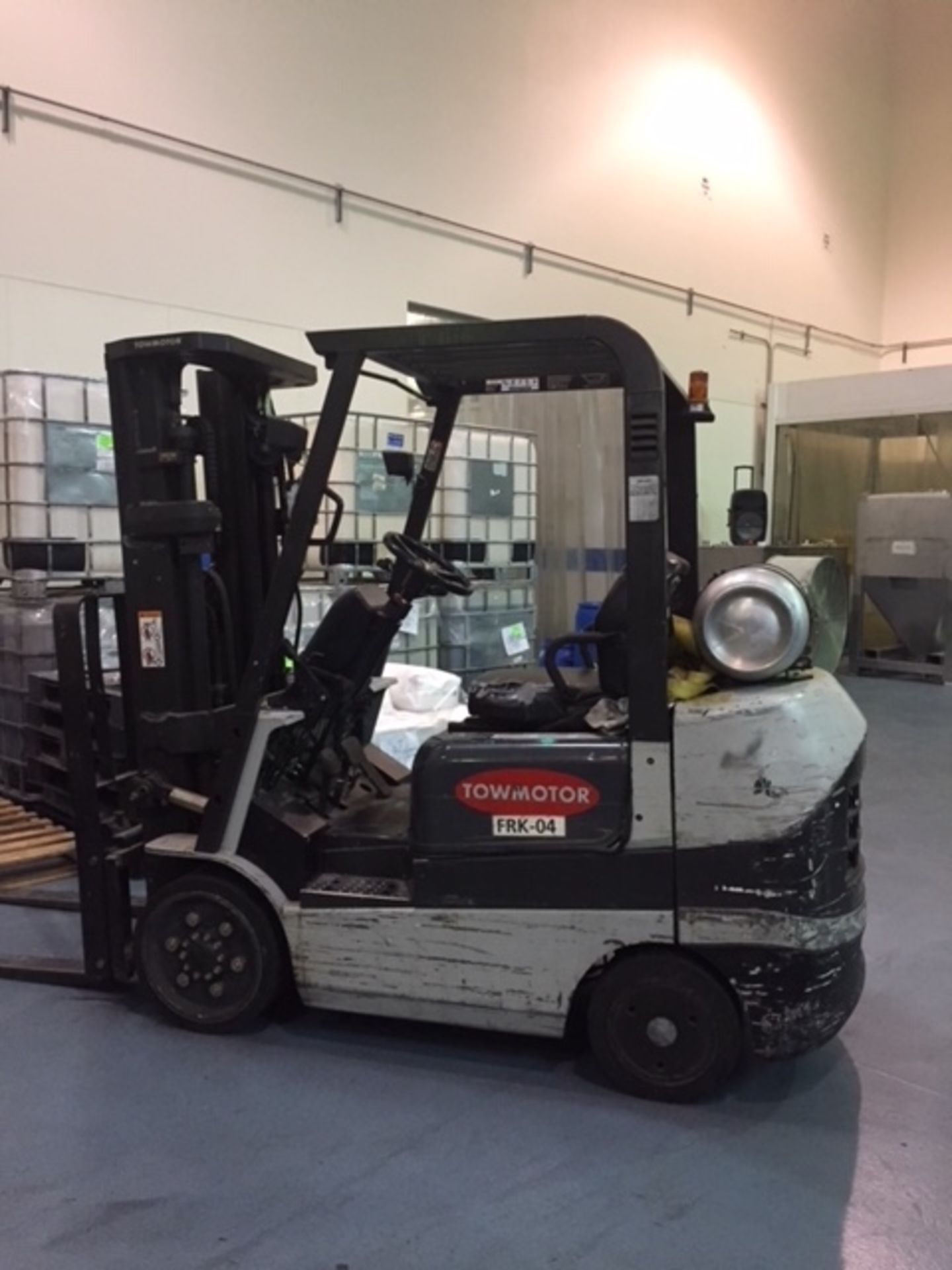 Towmotor Mod.#TGC 25, 5000 lb. LPG forklift, Side Shift S/N AX82DOO322–7742 Hours