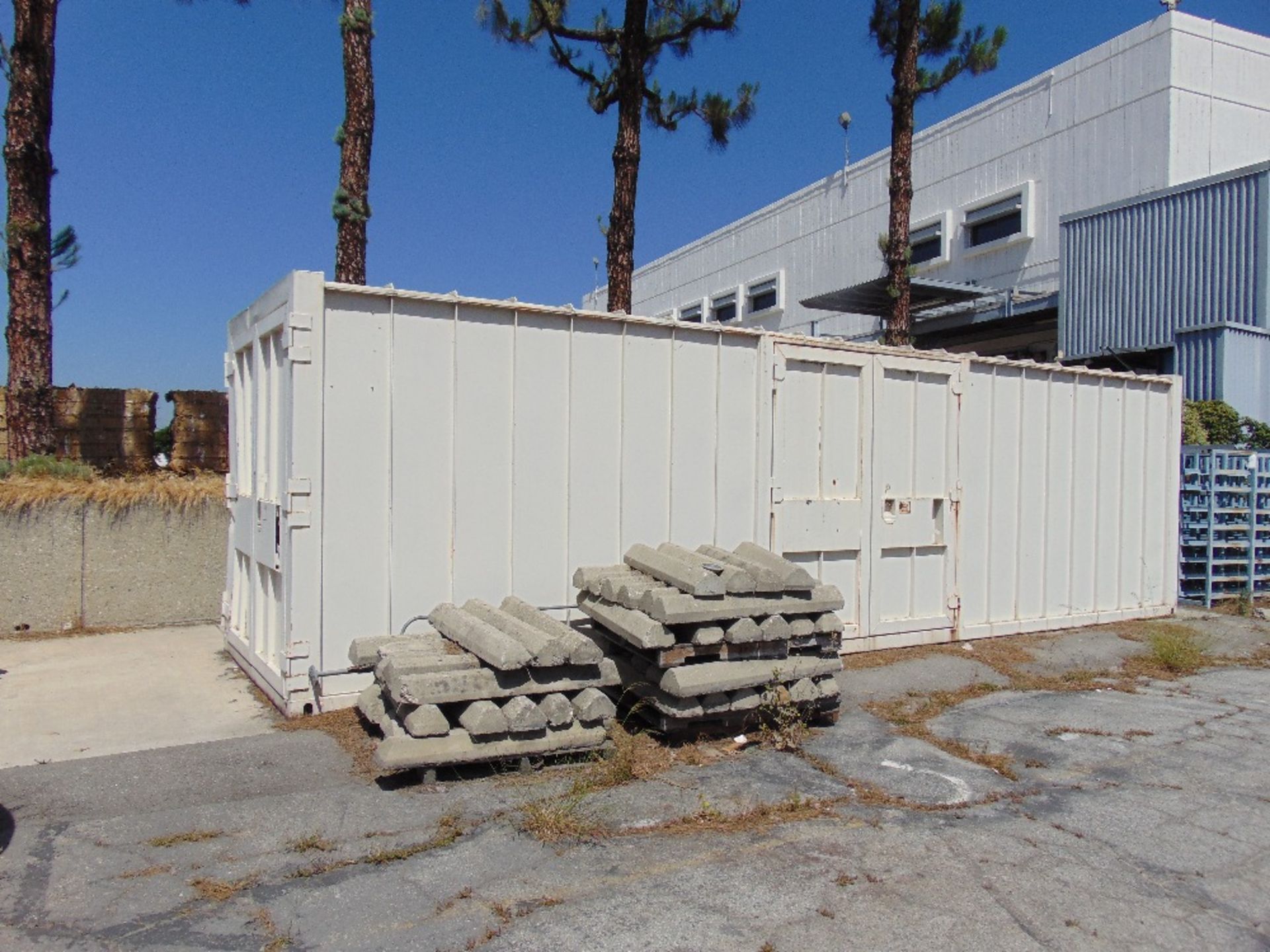 30' x 8' Steel Storage Container w/ Earthquake